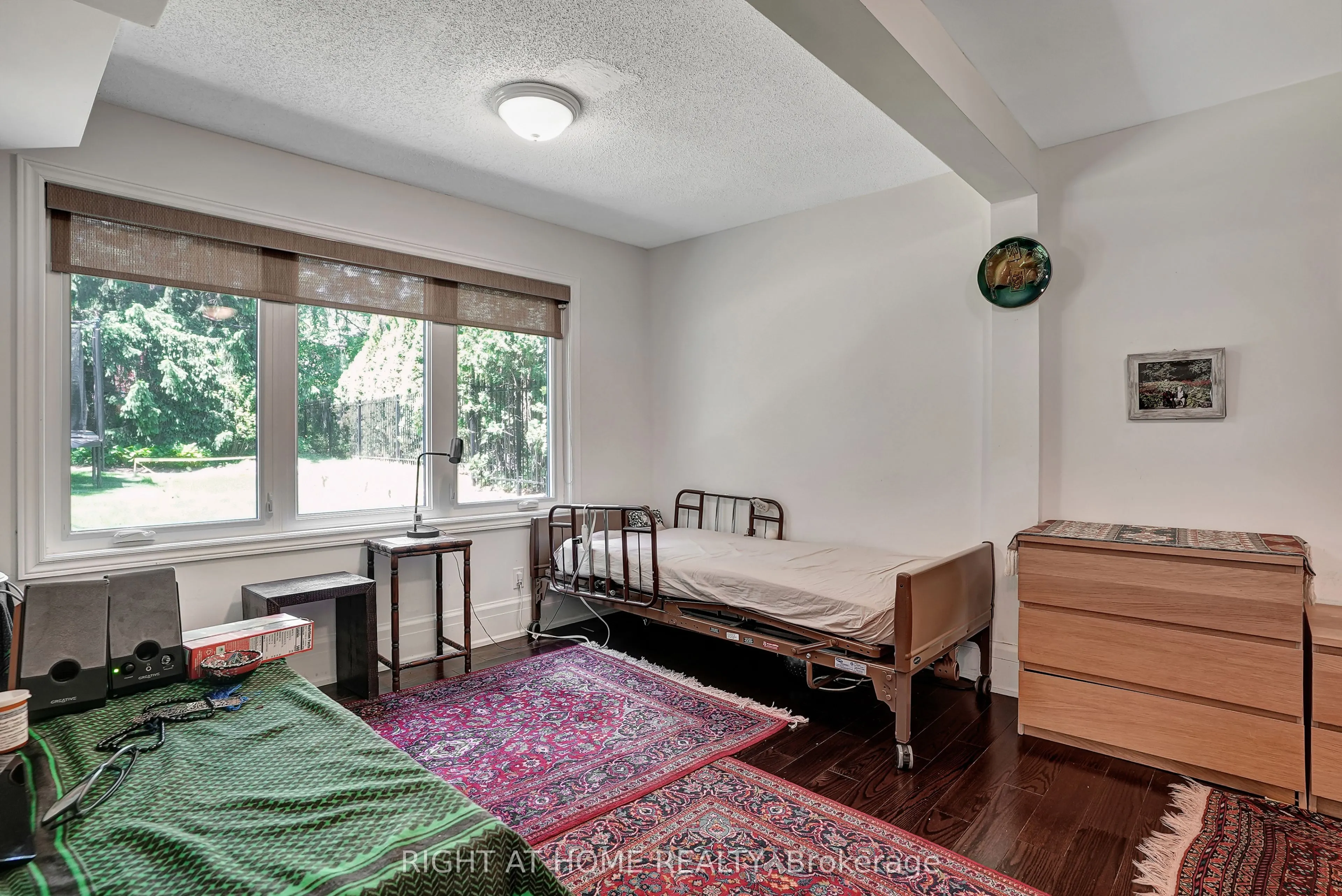 461 Lakeshore Road W