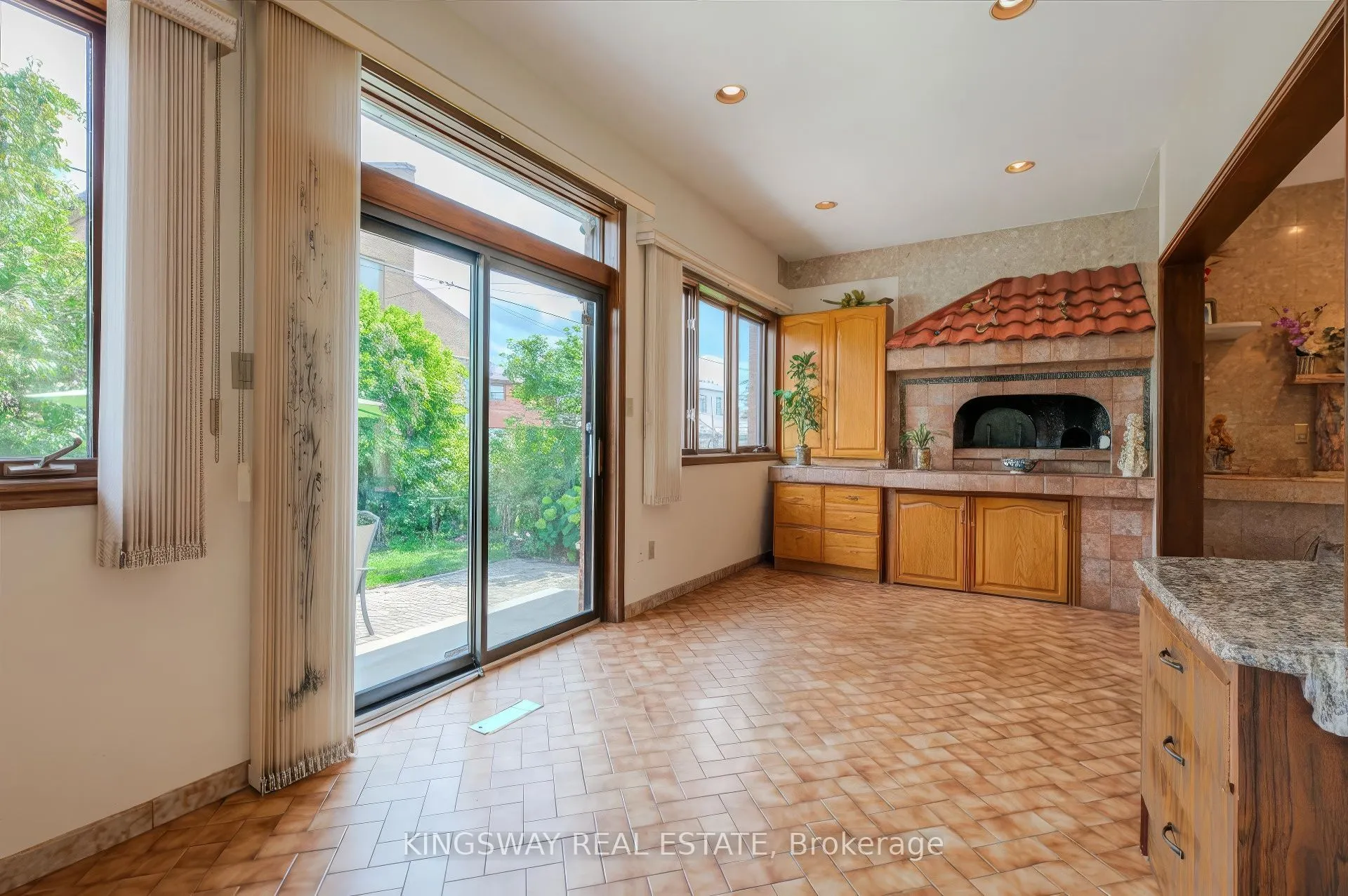 27 Mulholland Avenue
