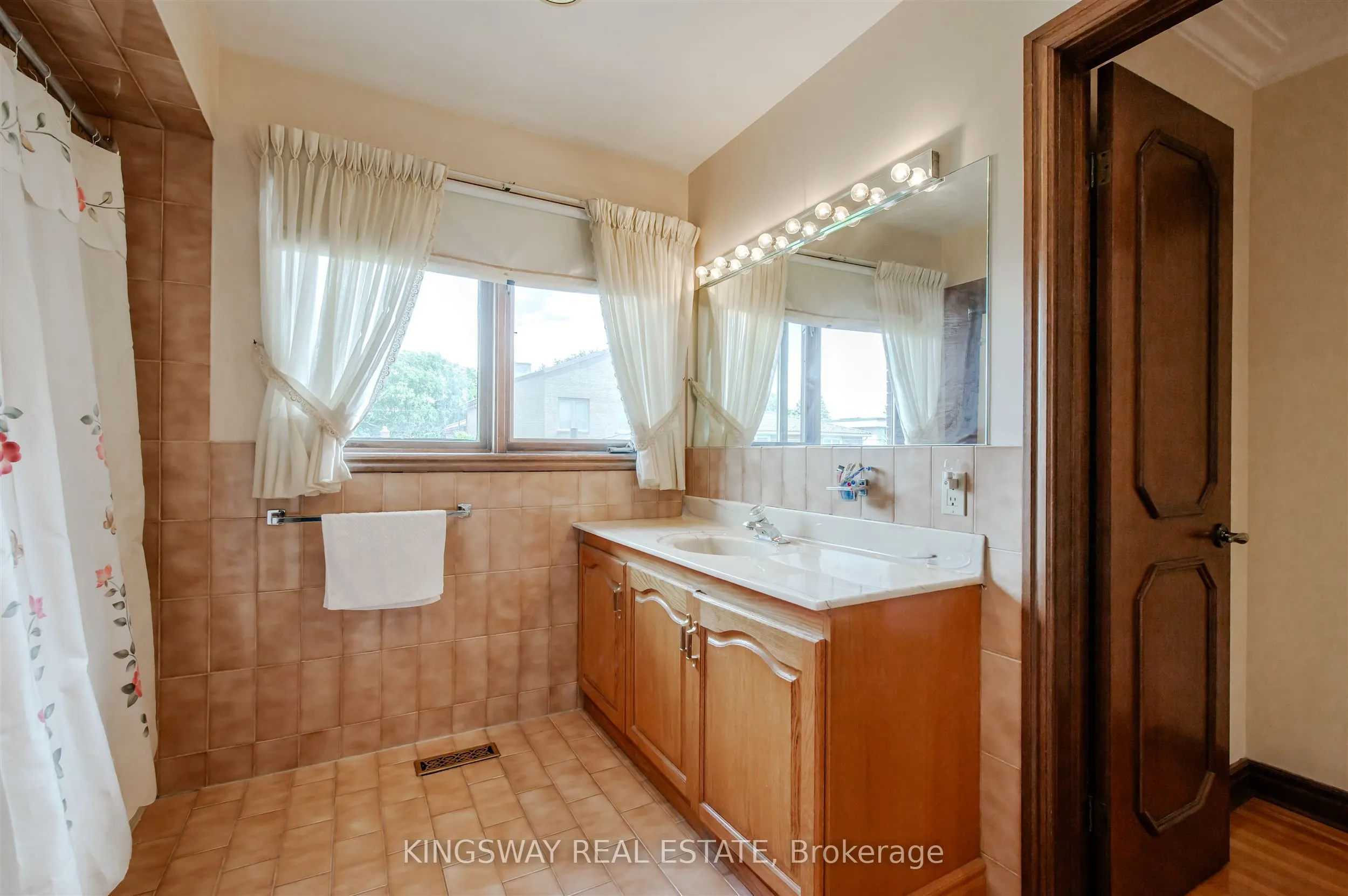 27 Mulholland Avenue