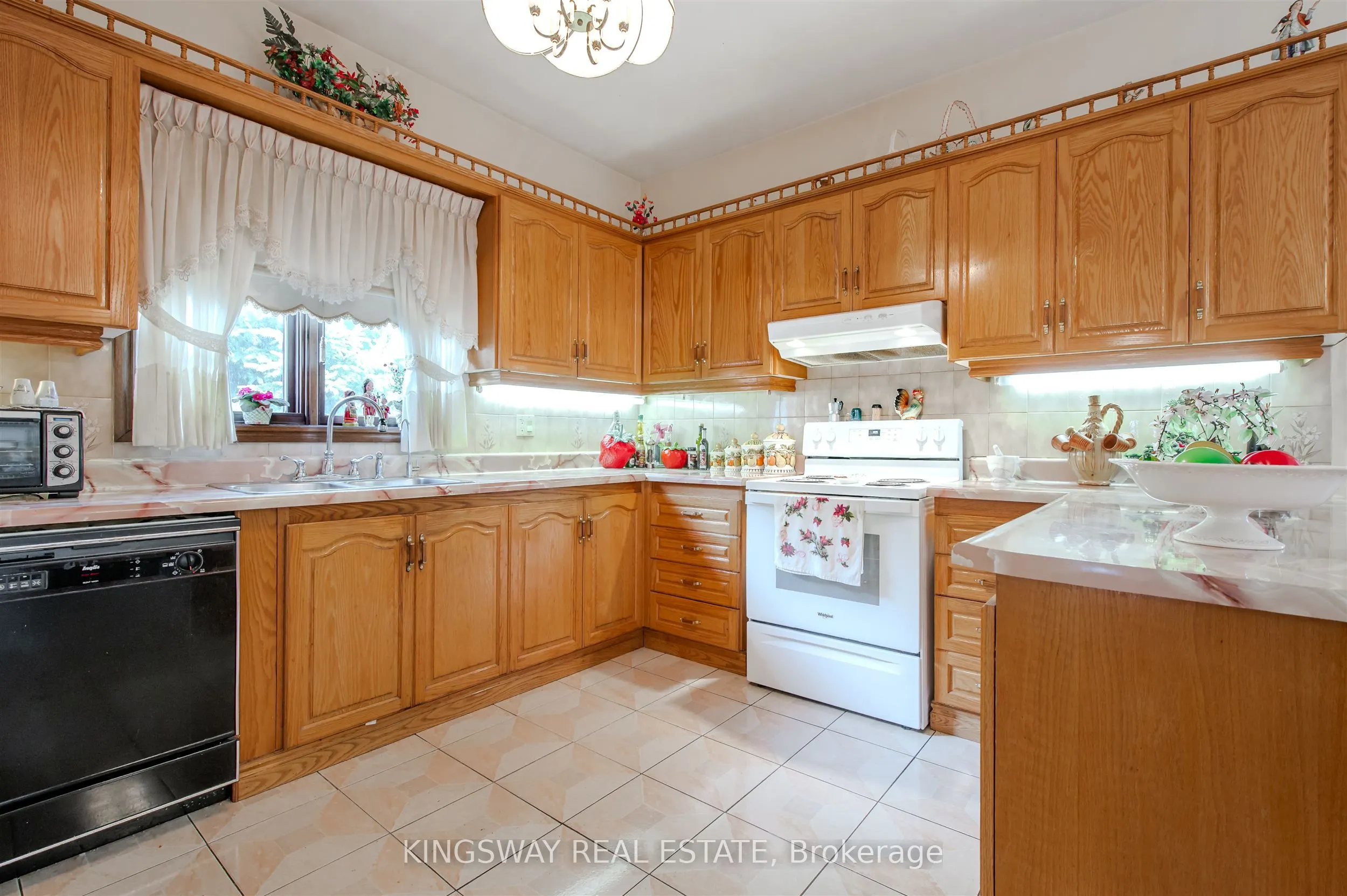 27 Mulholland Avenue