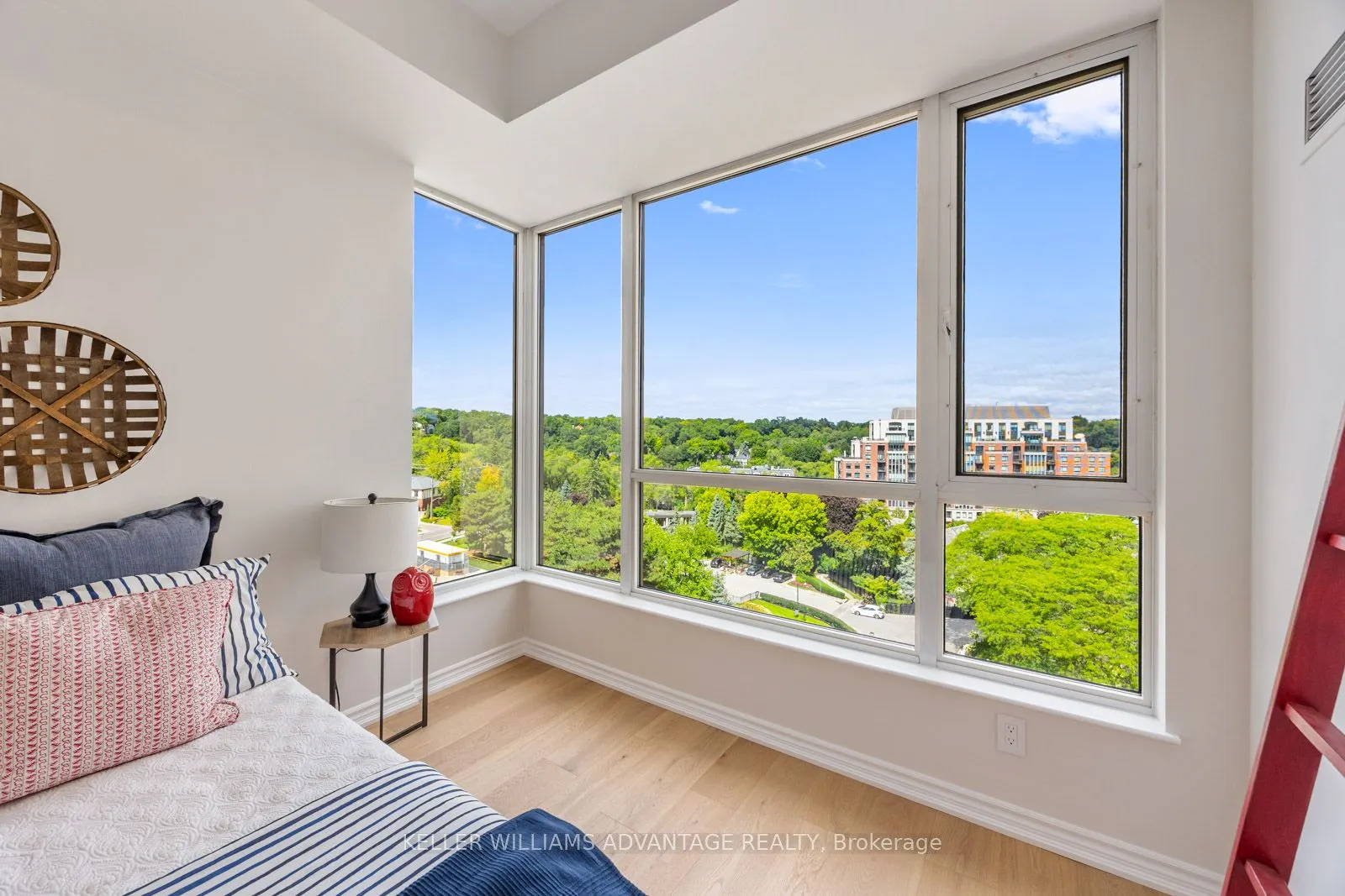 2662 Bloor Street W, #904