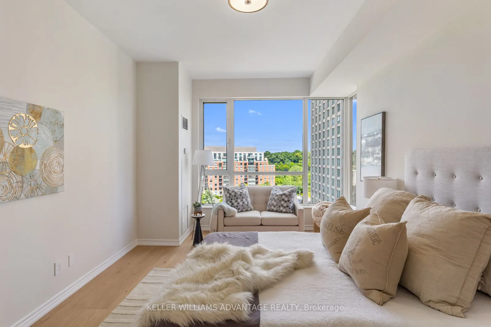 2662 Bloor Street W, #904
