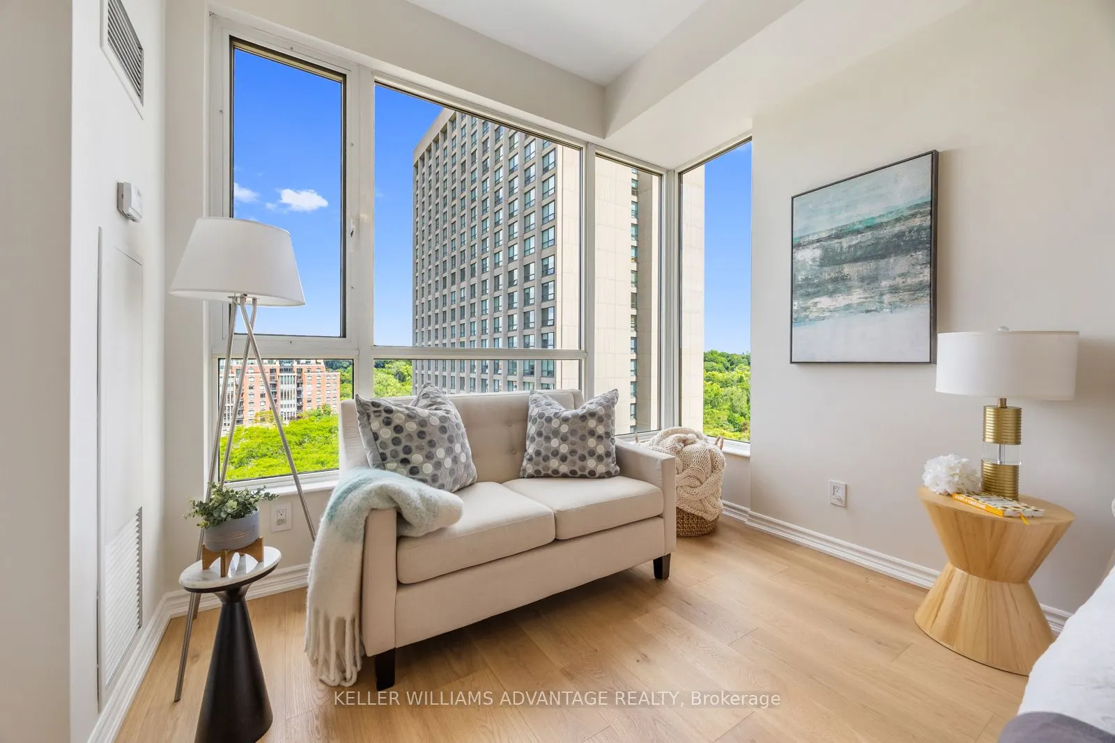 2662 Bloor Street W, #904