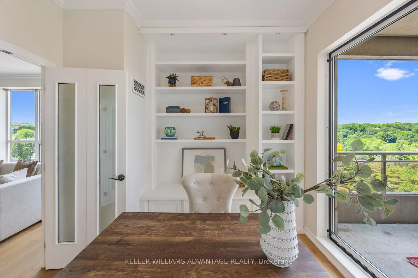 2662 Bloor Street W, #904