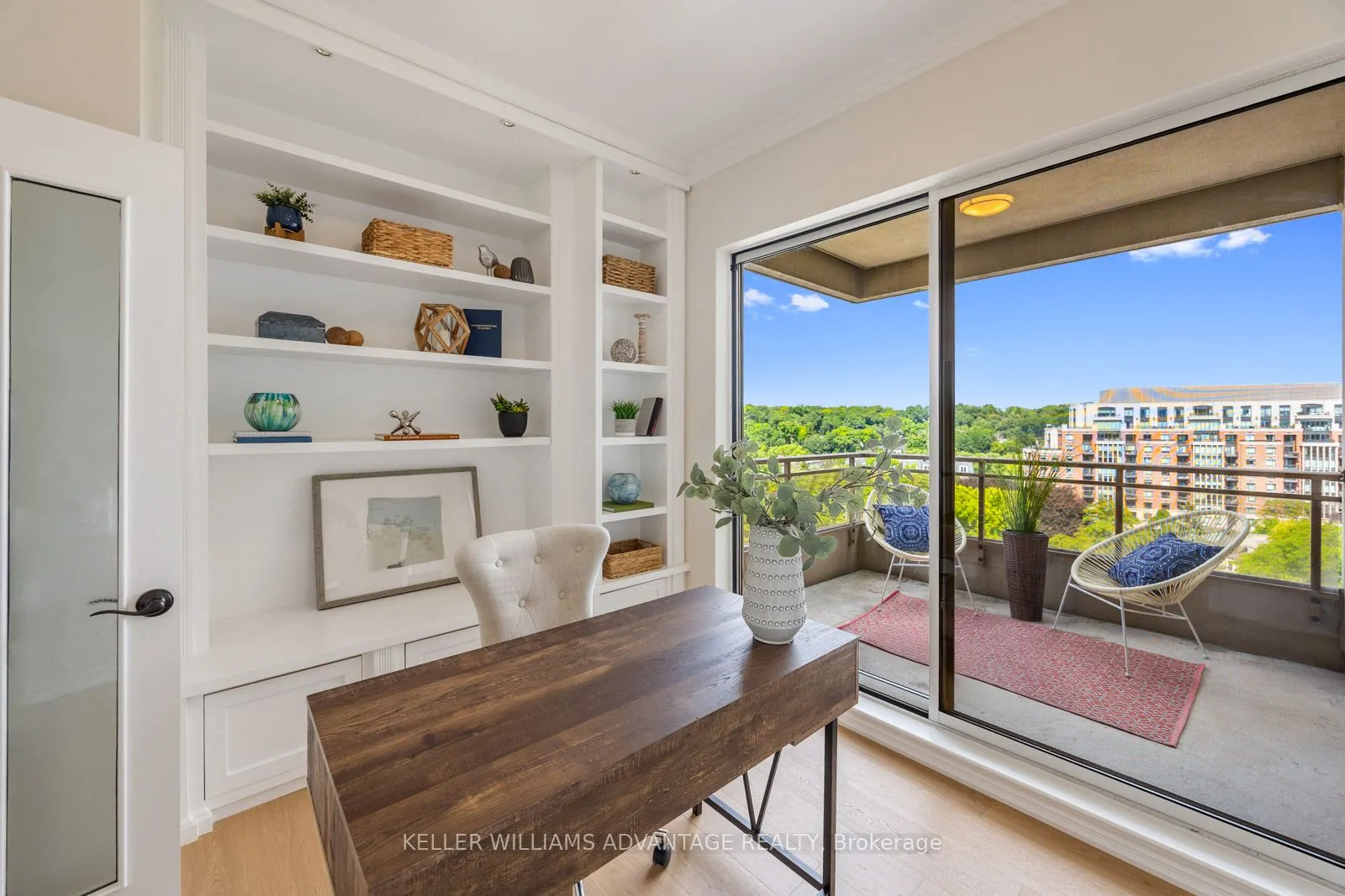 2662 Bloor Street W, #904