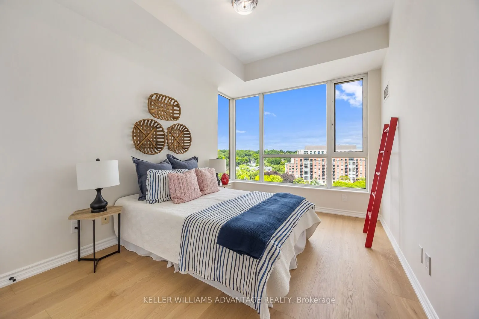 2662 Bloor Street W, #904