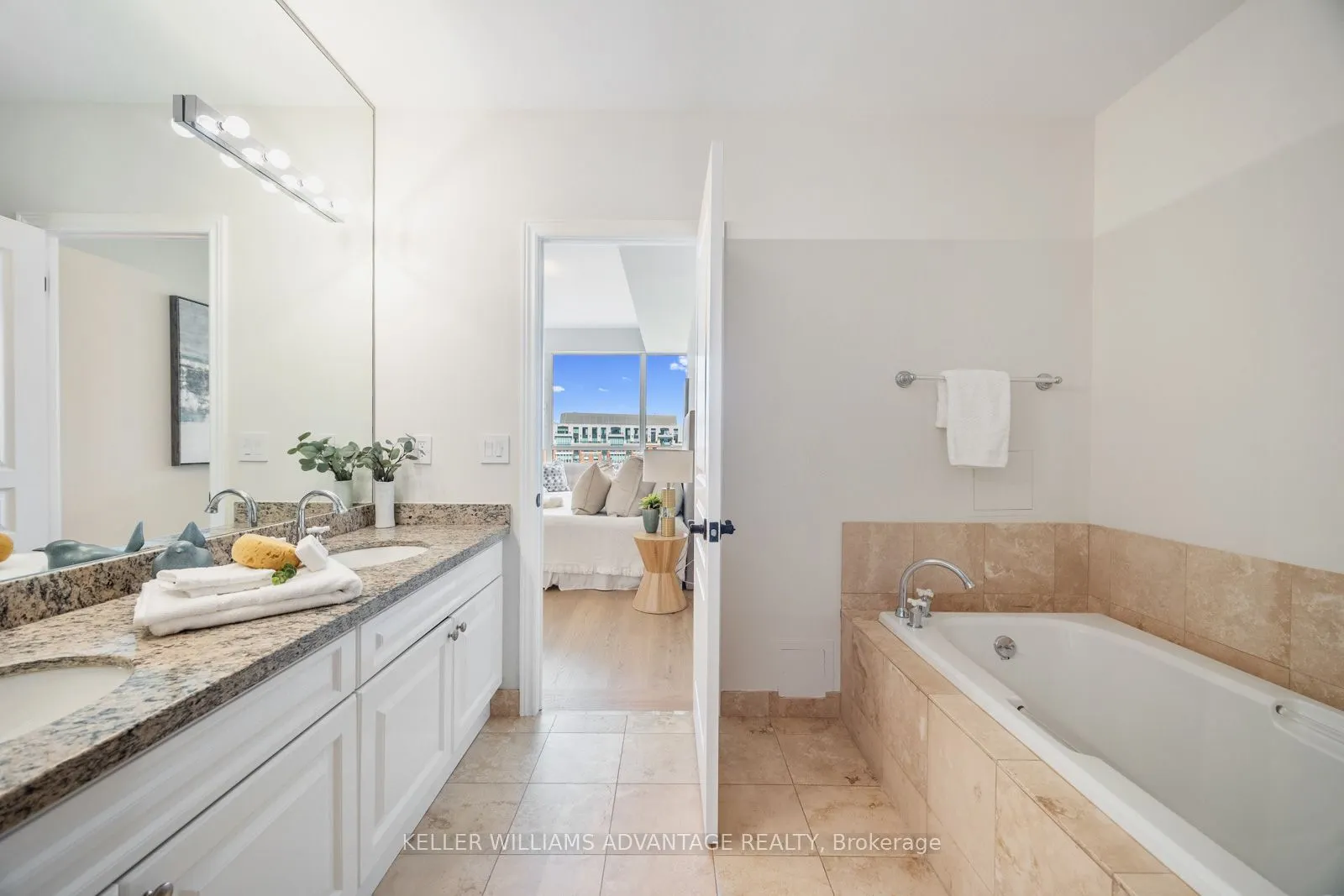 2662 Bloor Street W, #904
