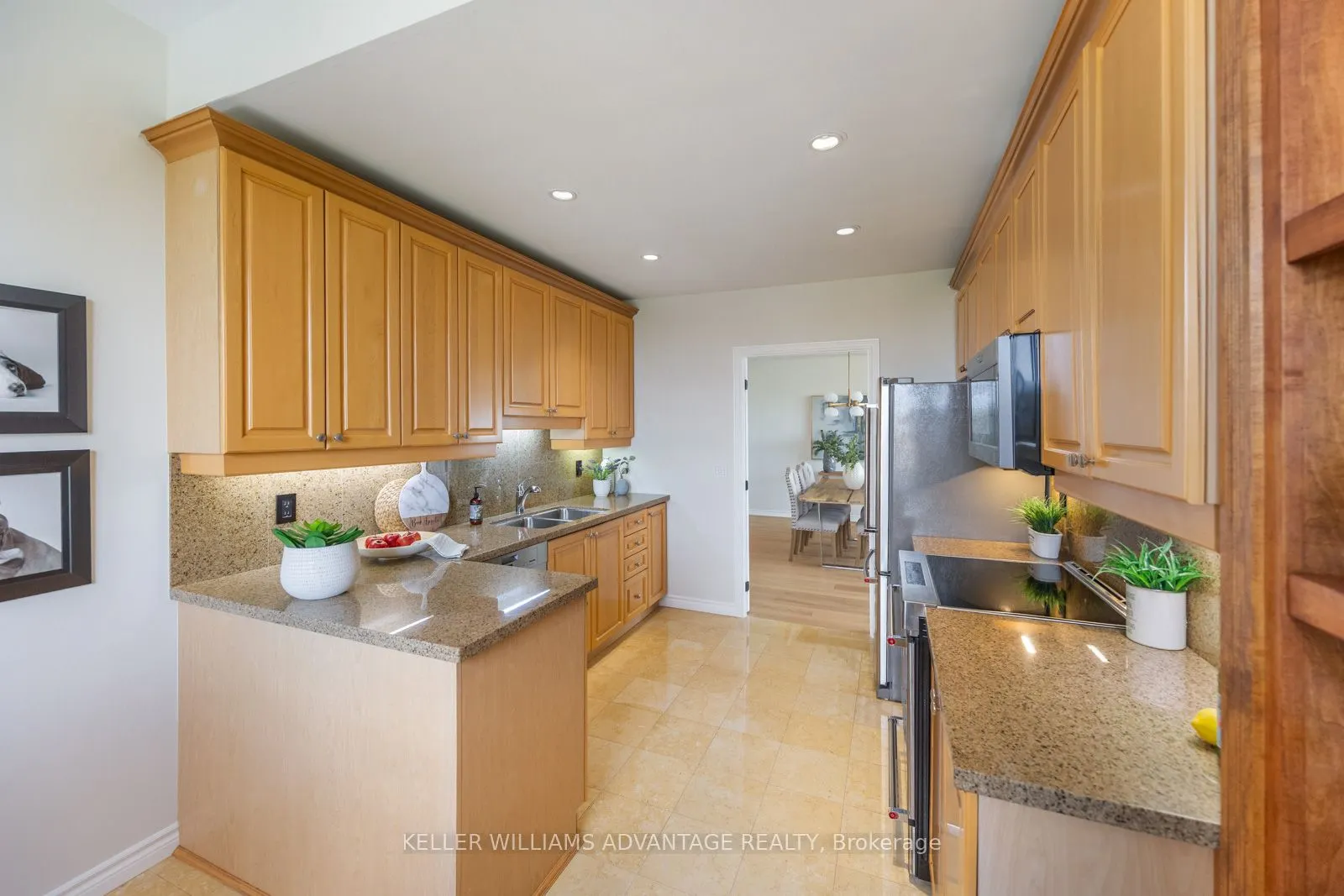2662 Bloor Street W, #904