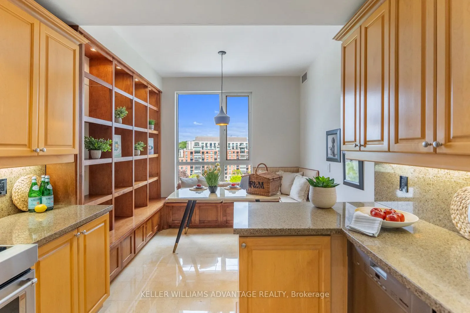 2662 Bloor Street W, #904
