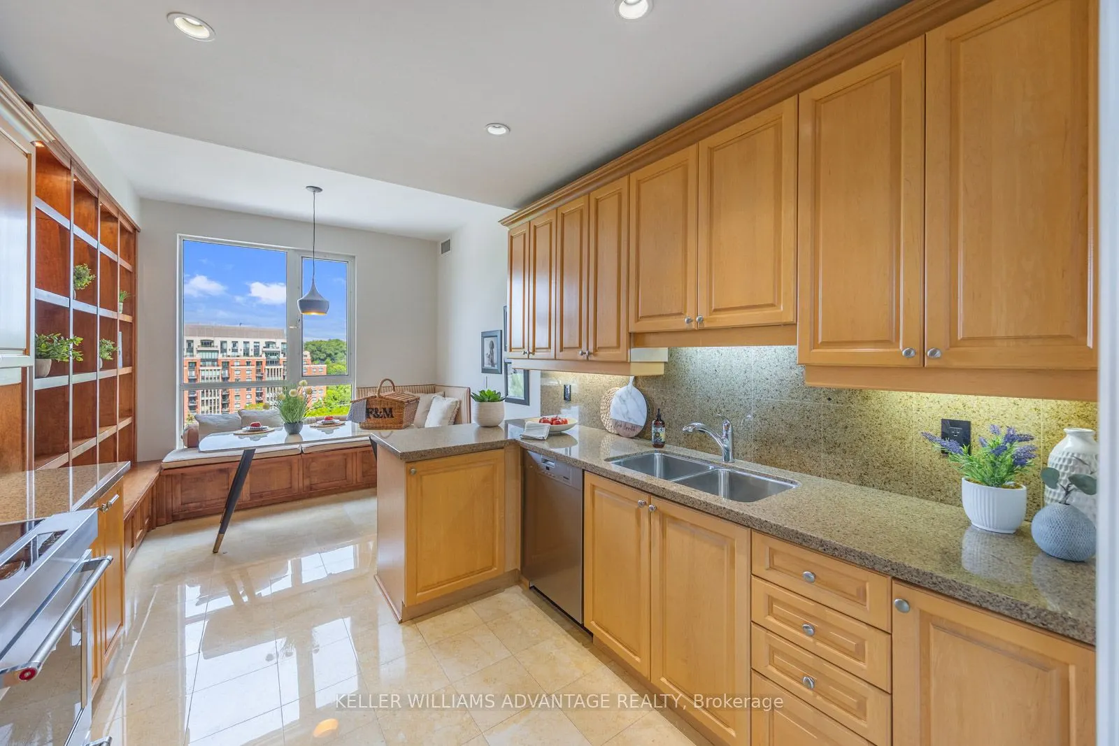 2662 Bloor Street W, #904