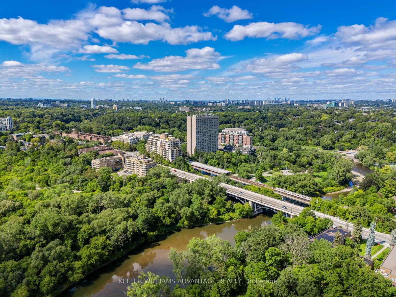 2662 Bloor Street W, #904