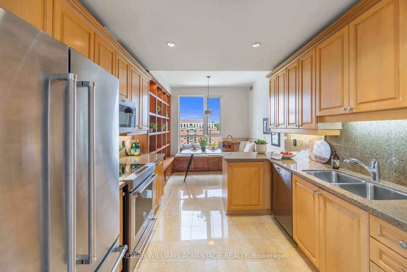 2662 Bloor Street W, #904