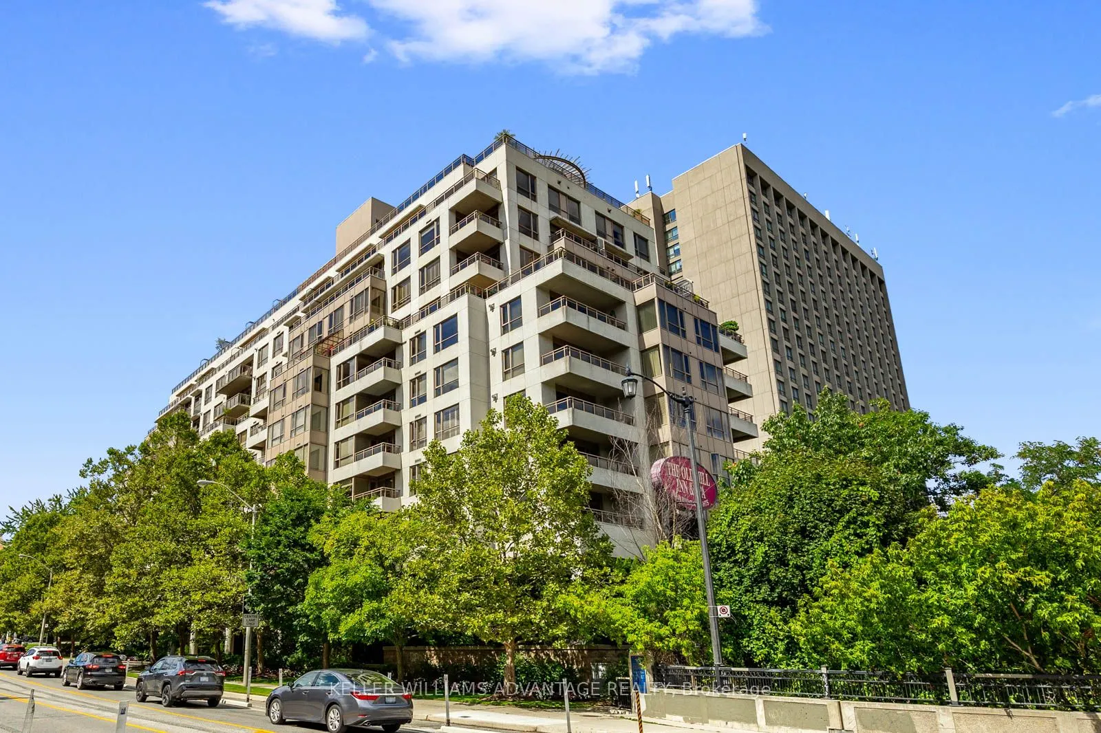 2662 Bloor Street W, #904