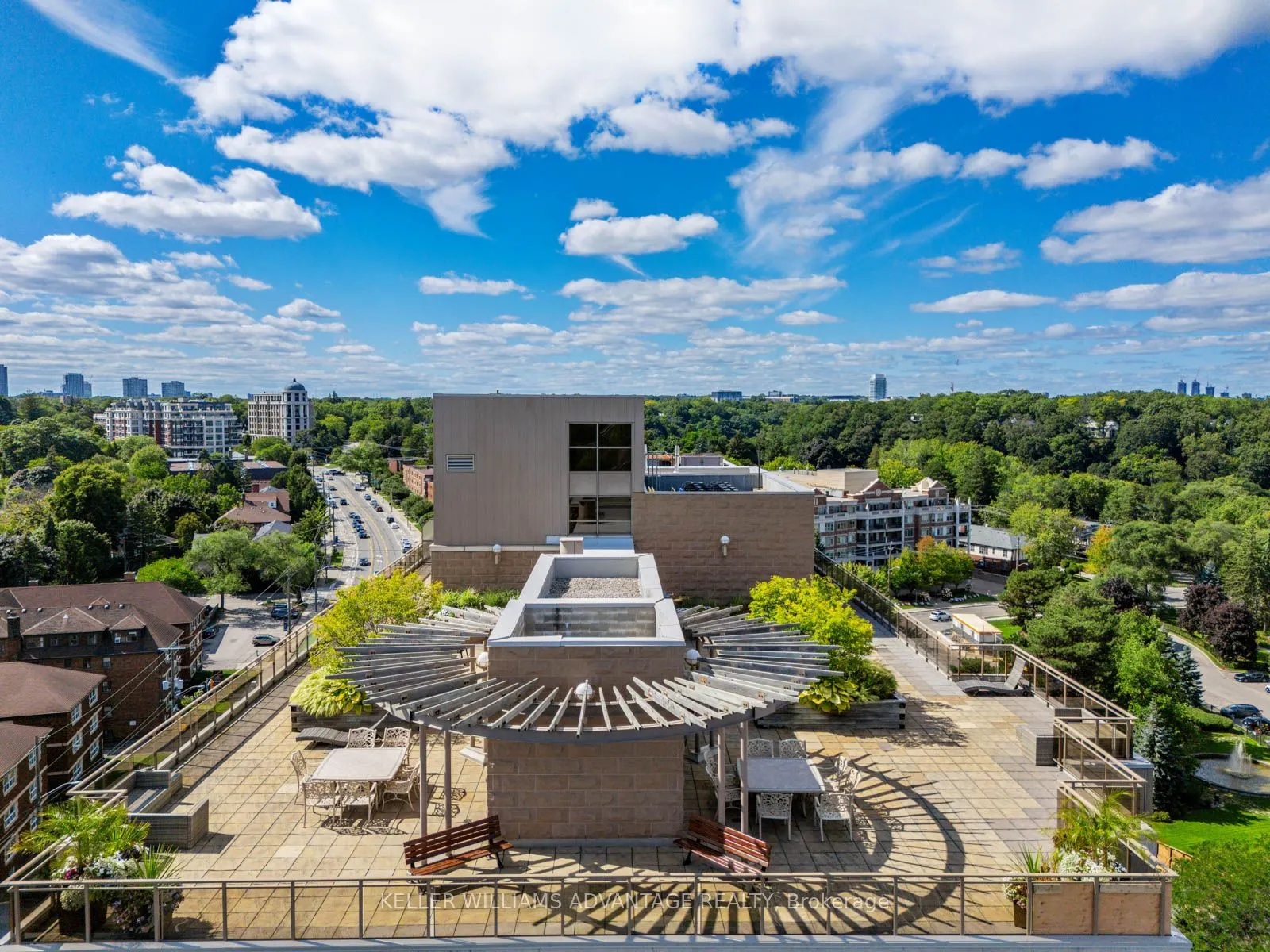 2662 Bloor Street W, #904