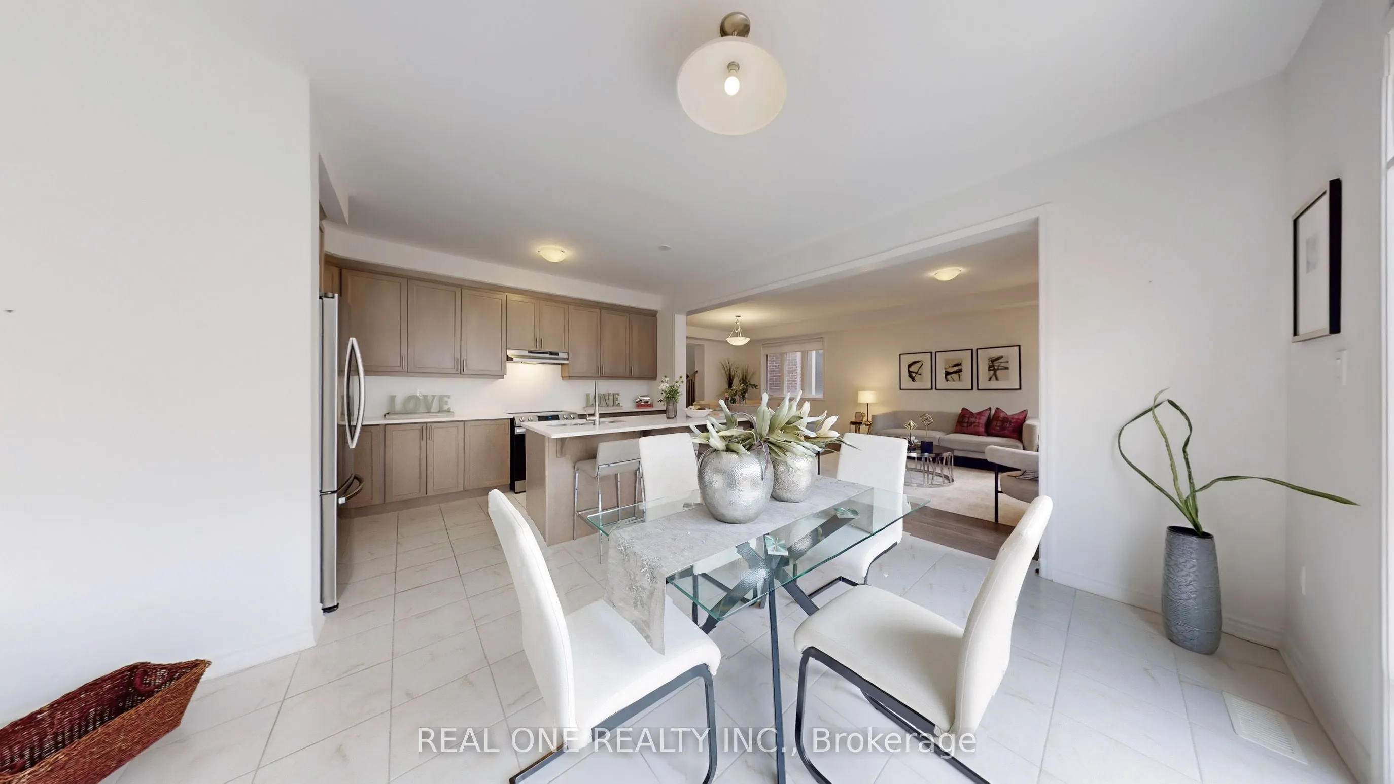 561 KENNEDY Circle W