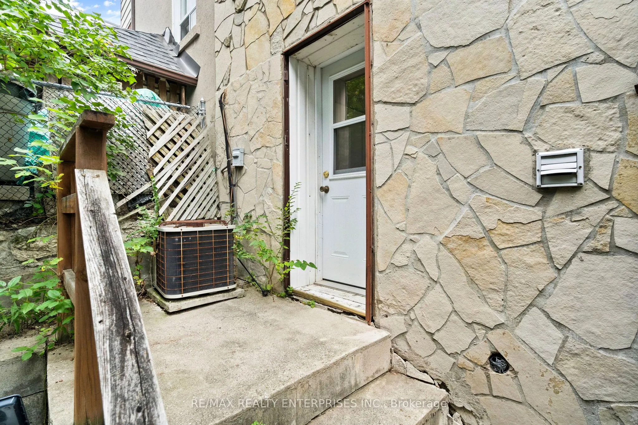 11 Humber Hill Avenue