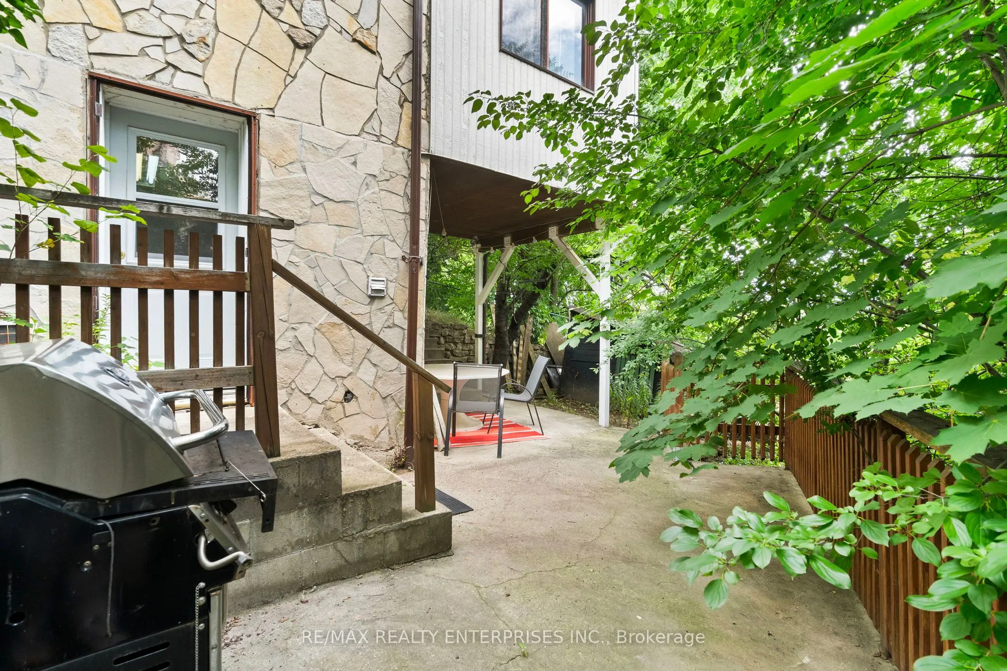 11 Humber Hill Avenue