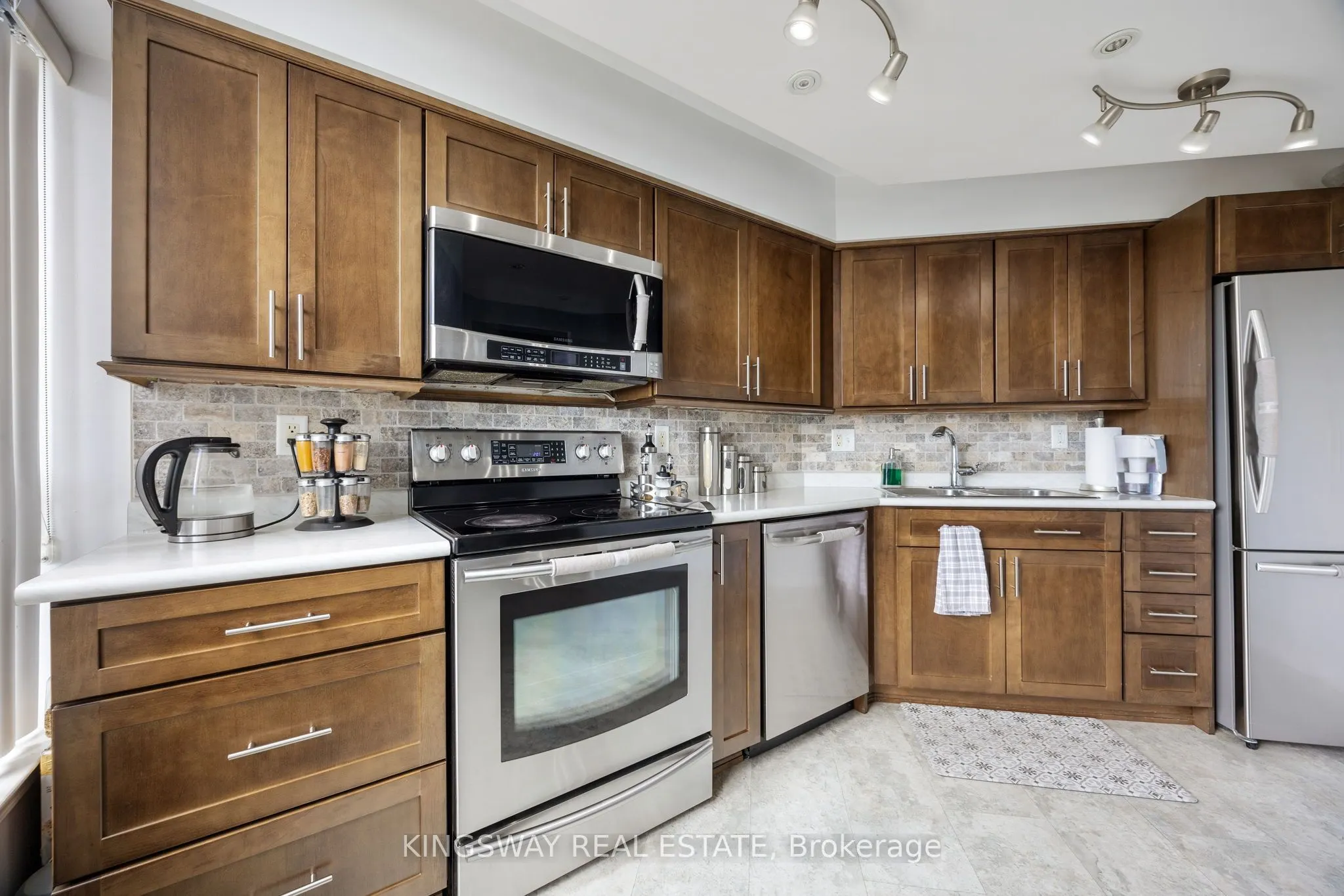 12 Laurelcrest Street, #507