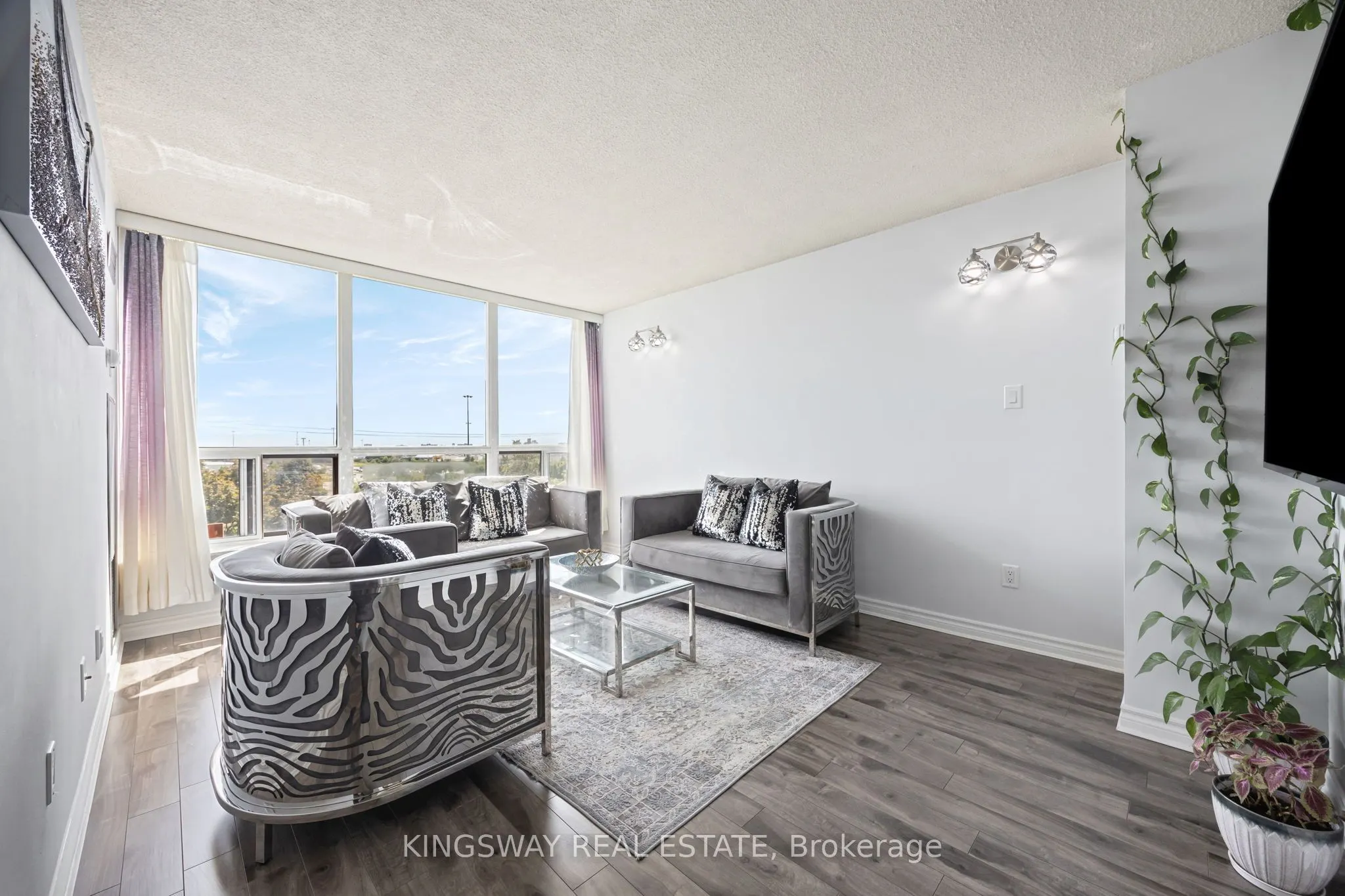 12 Laurelcrest Street, #507