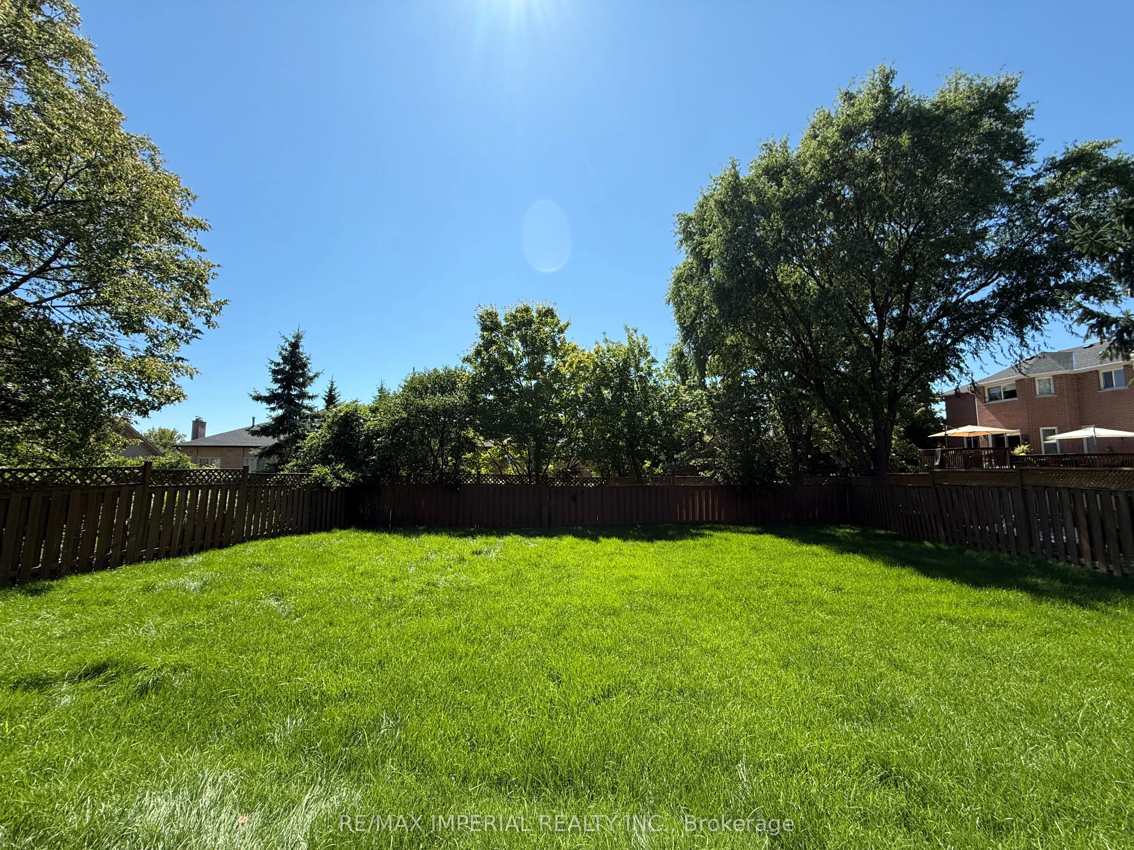 2128 Mayflower Boulevard