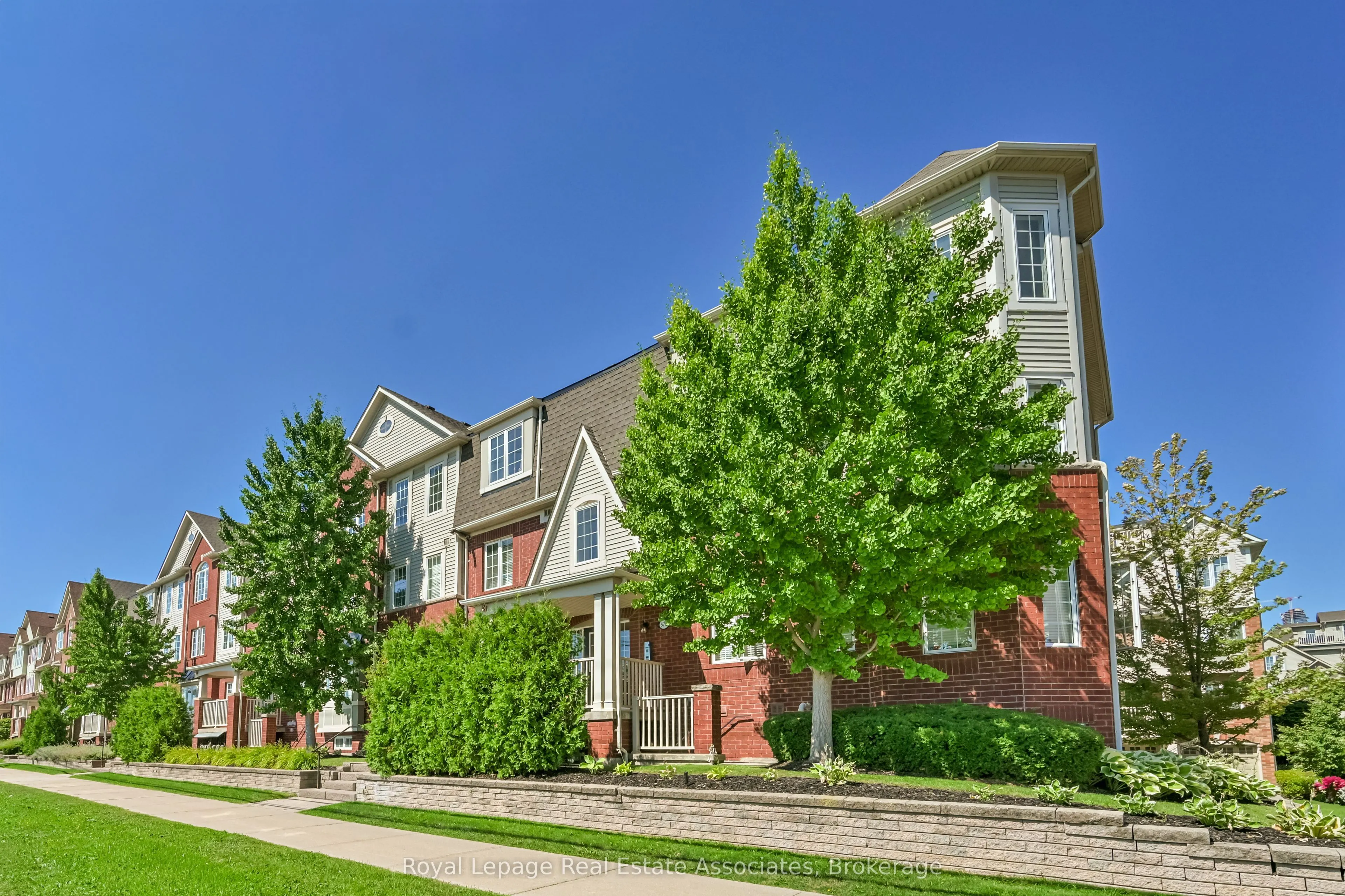 575 Dundas Street, #3