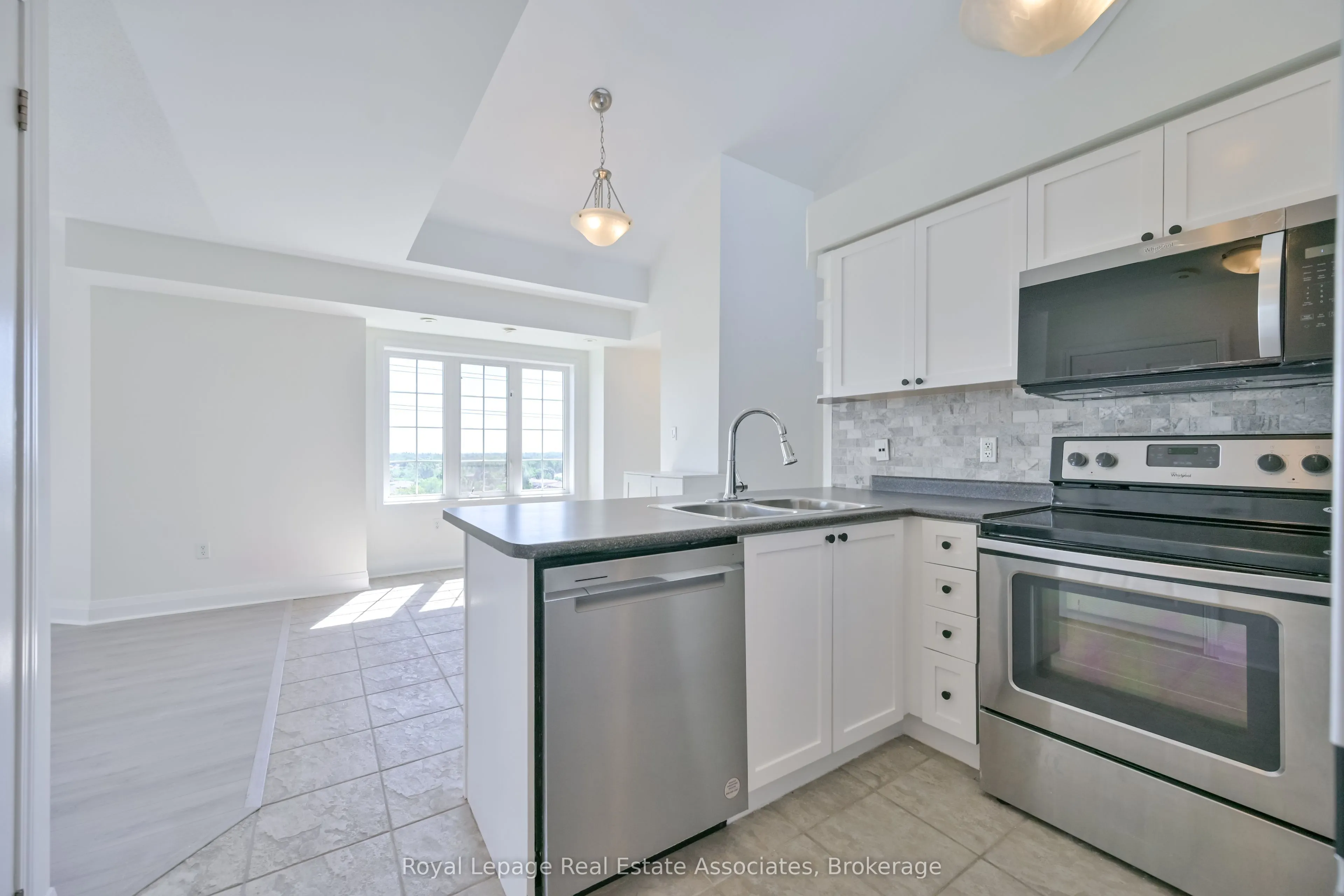 575 Dundas Street, #3