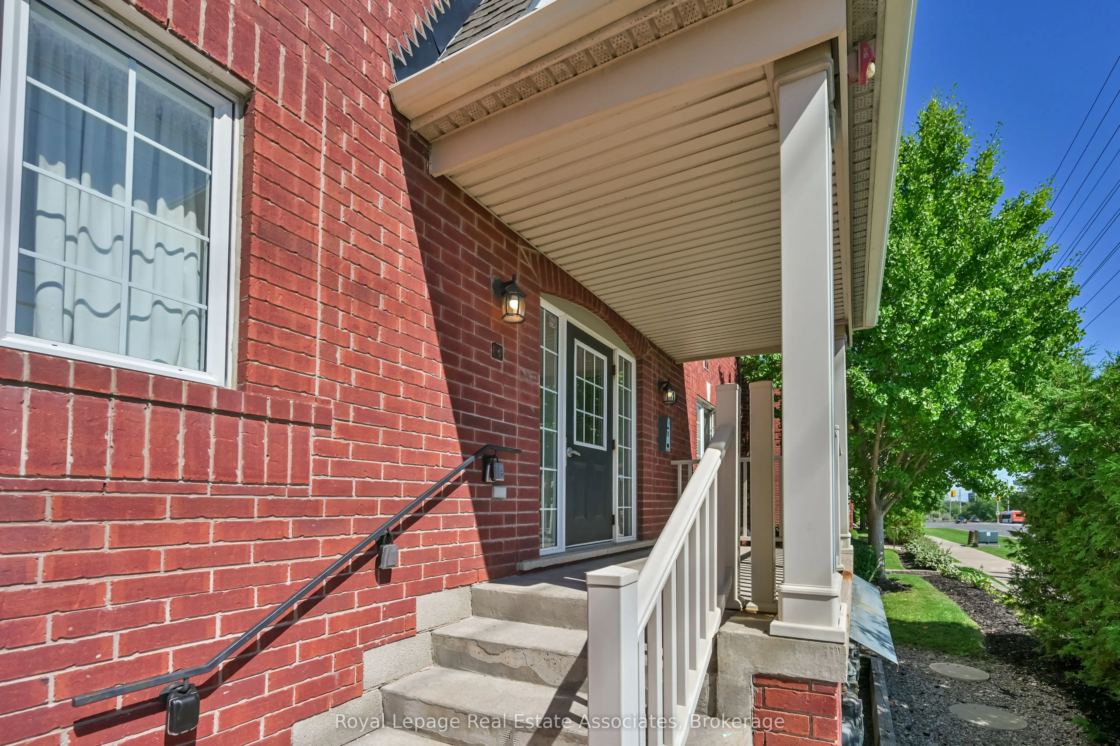 575 Dundas Street, #3
