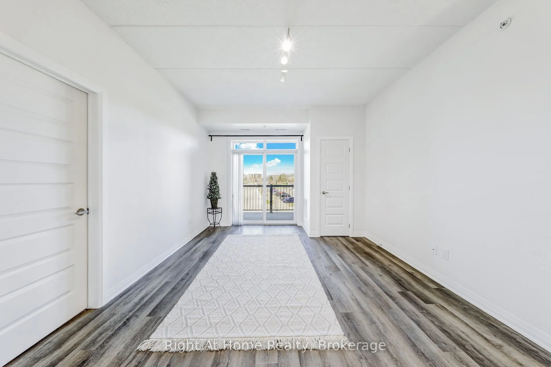610 Farmstead Drive, #307