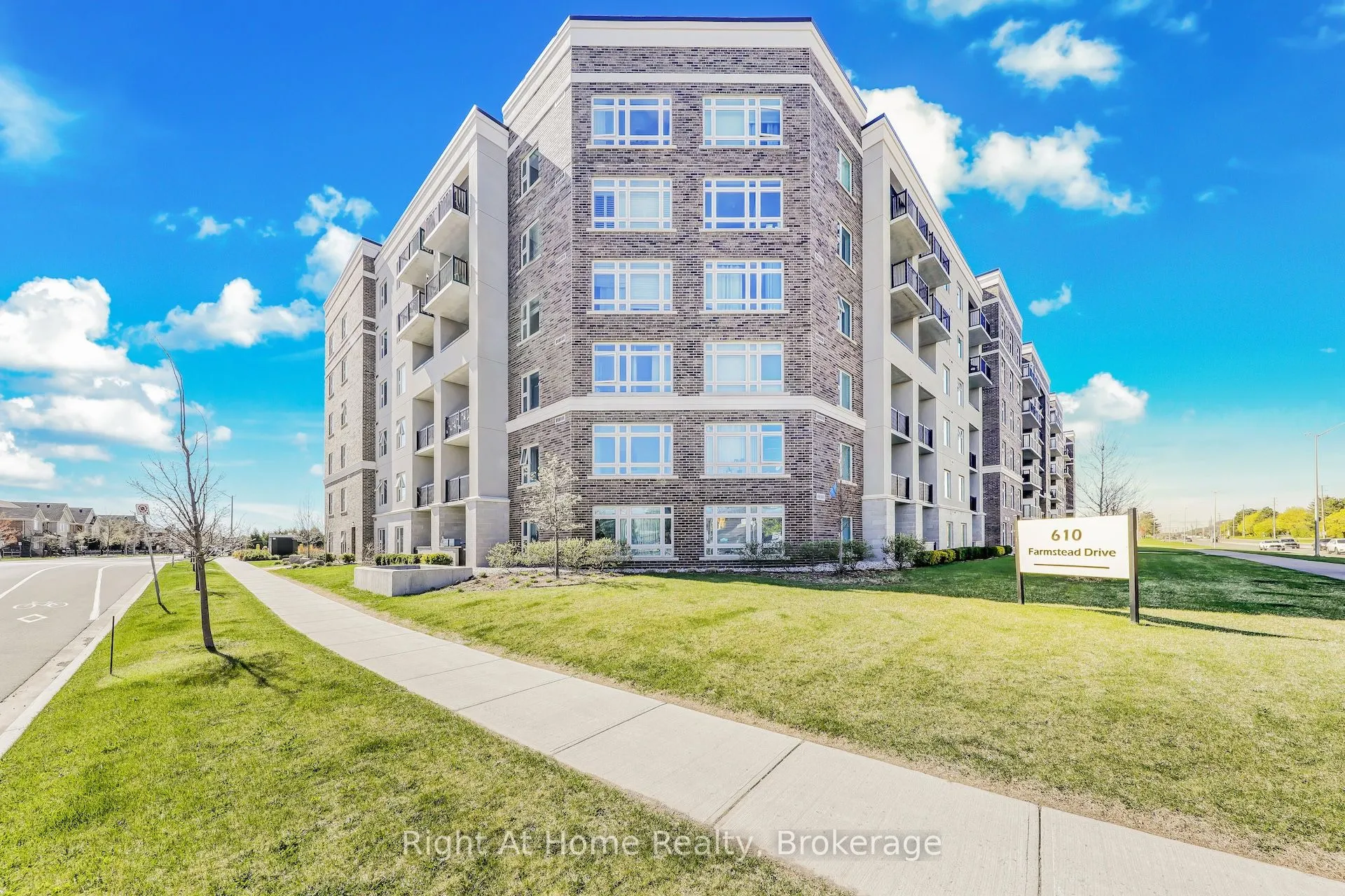 610 Farmstead Drive, #307