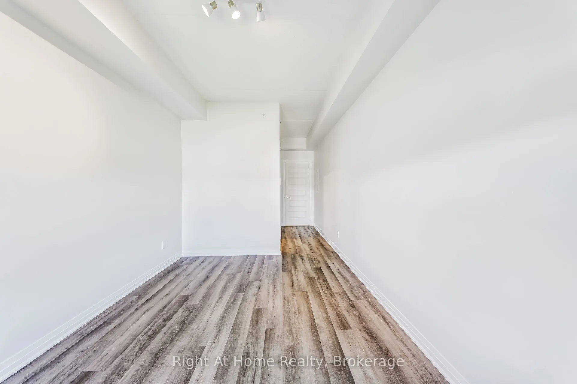 610 Farmstead Drive, #307