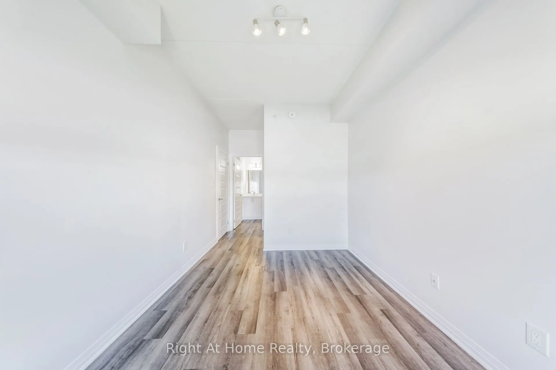 610 Farmstead Drive, #307