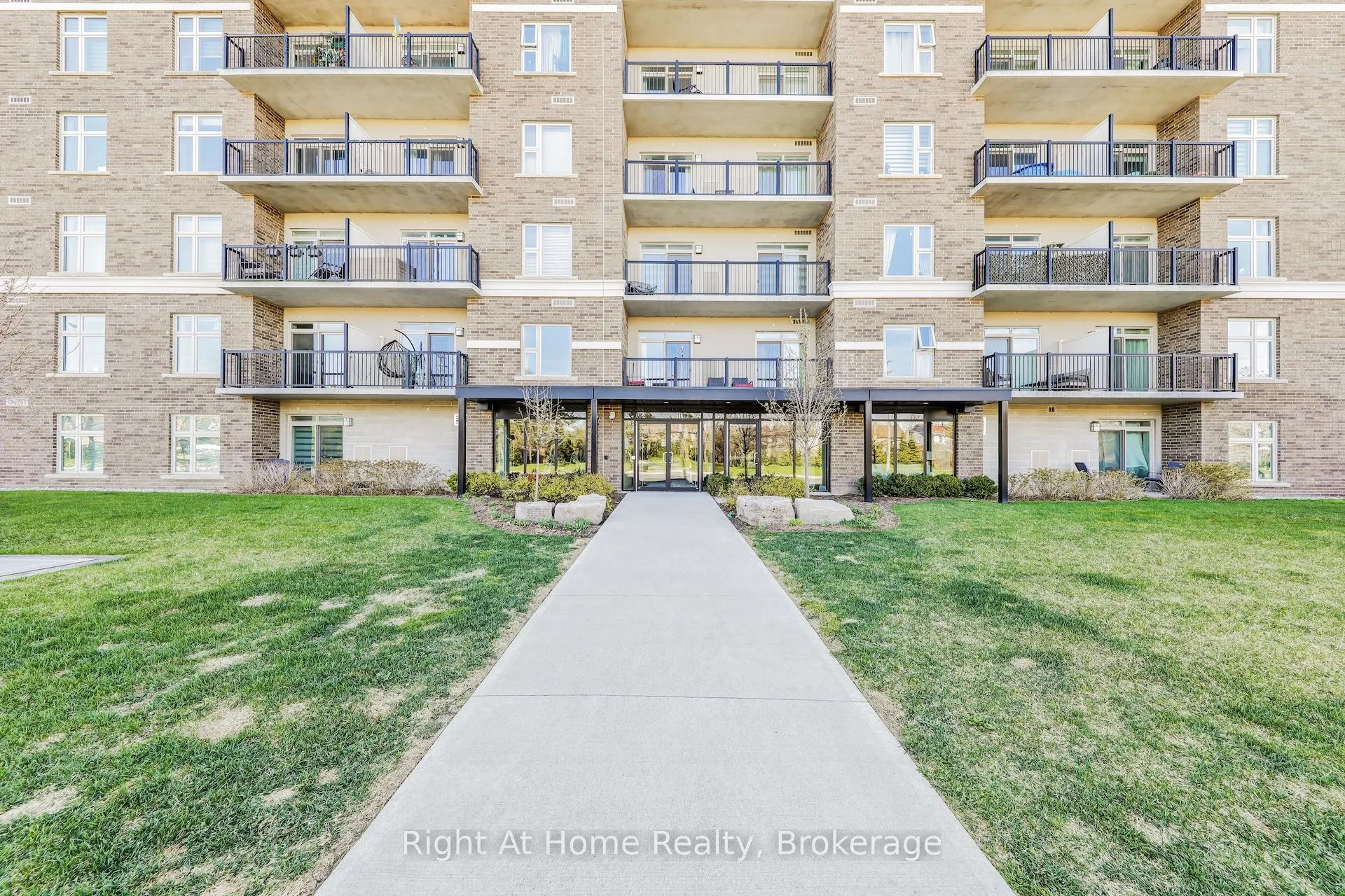 610 Farmstead Drive, #307