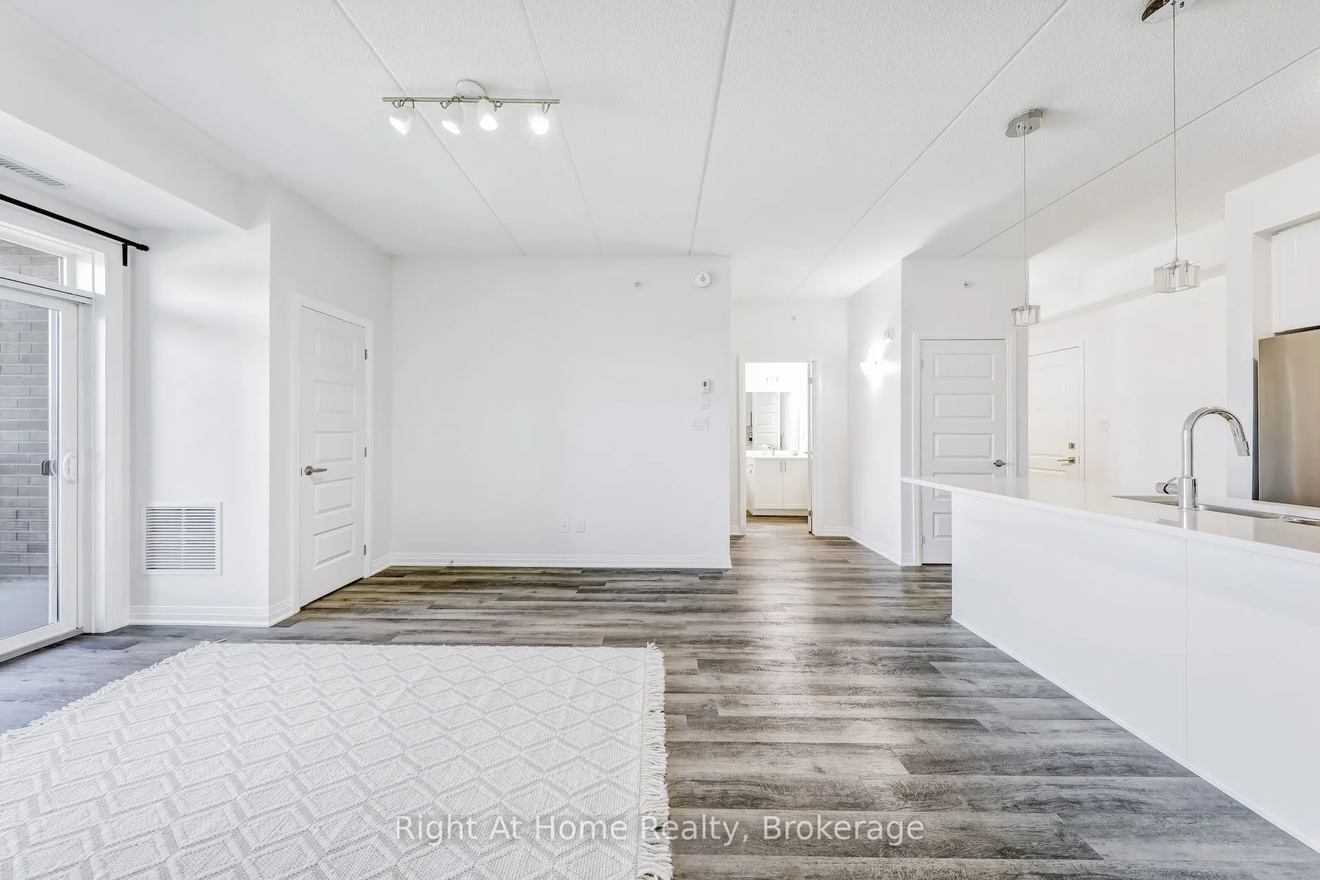 610 Farmstead Drive, #307