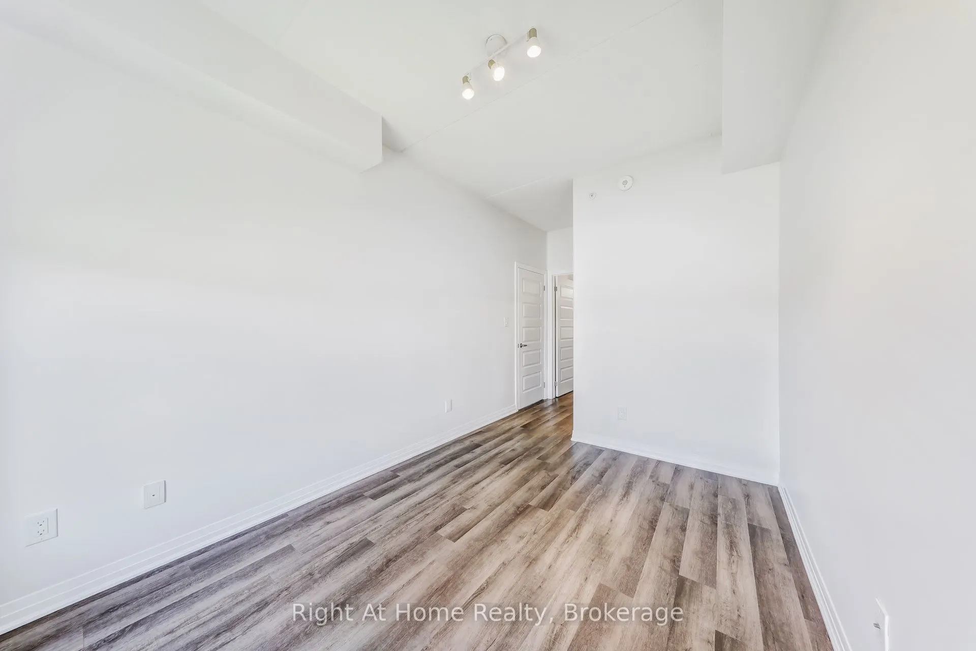 610 Farmstead Drive, #307