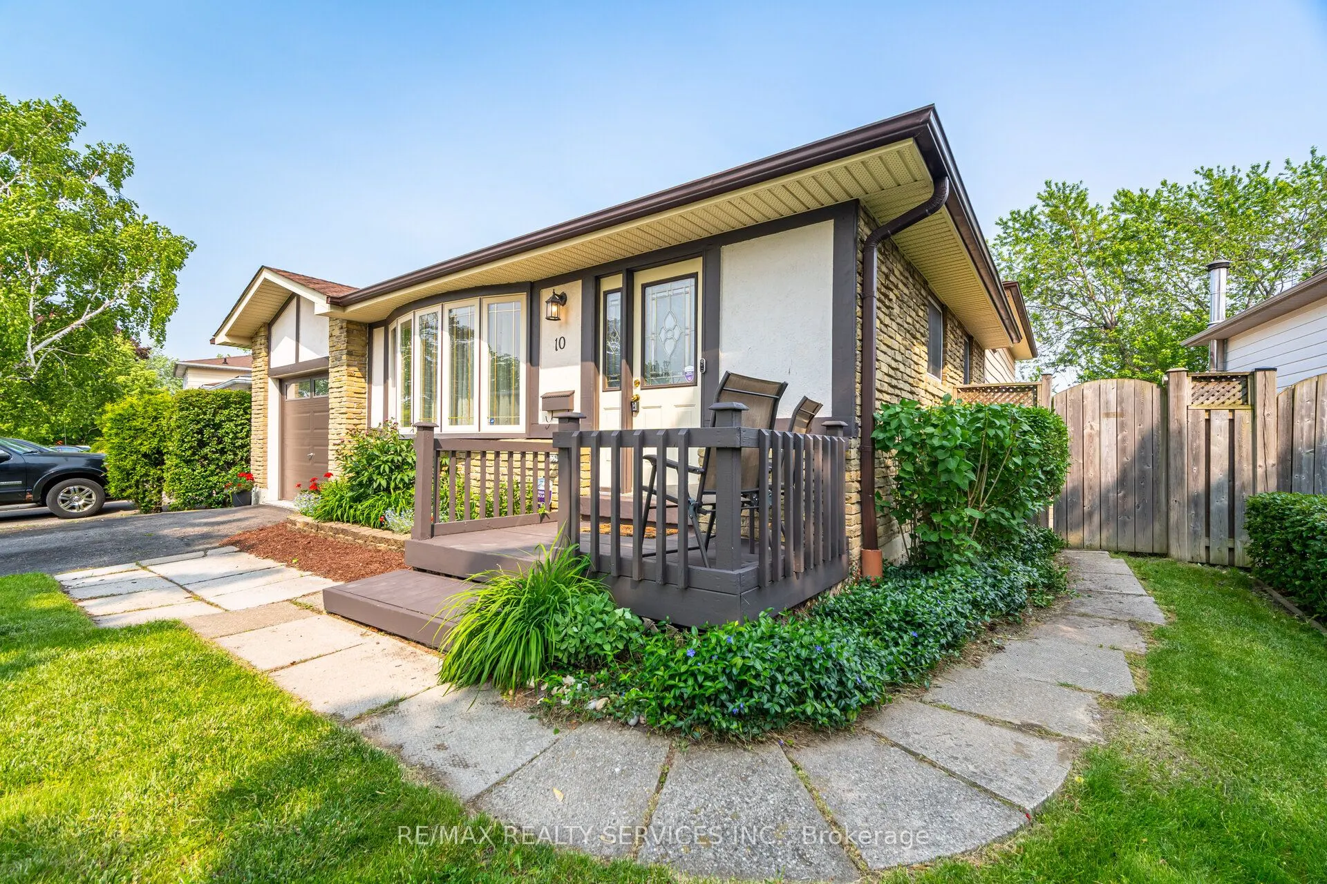 10 Gatewood Drive