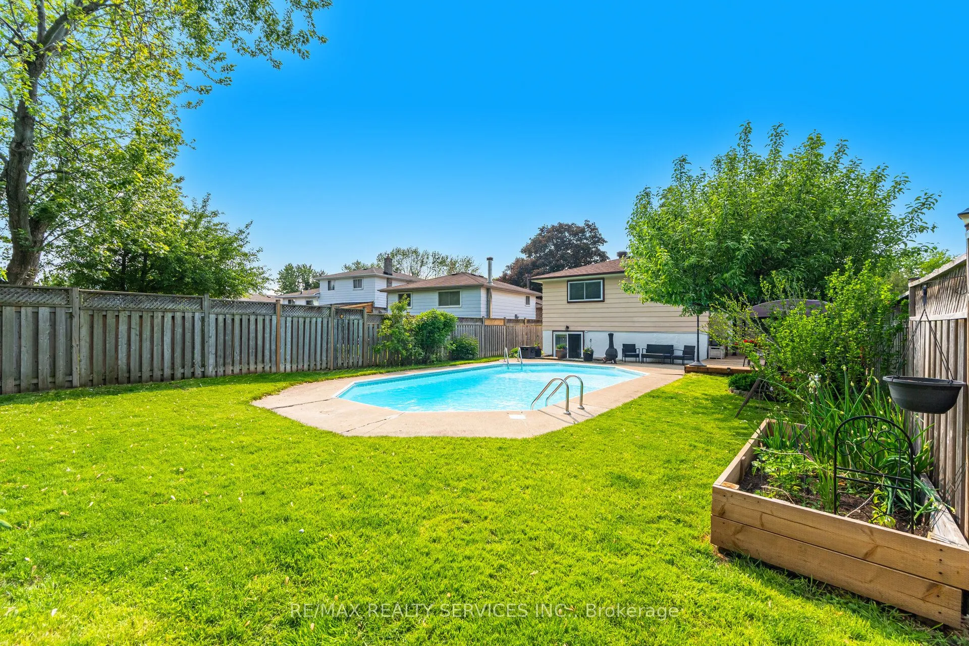 10 Gatewood Drive