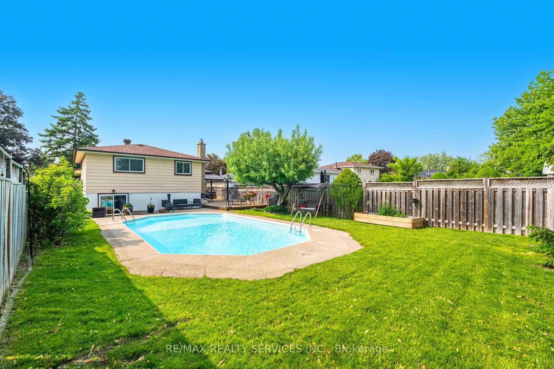 10 Gatewood Drive