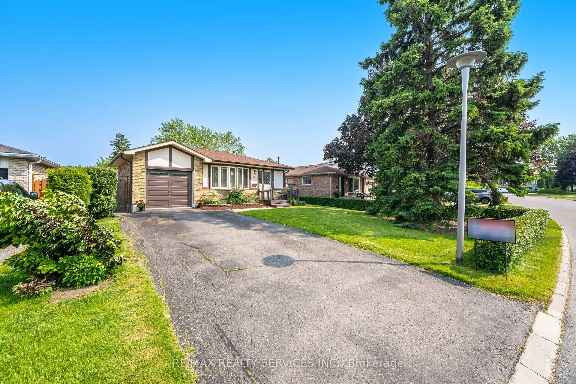 10 Gatewood Drive