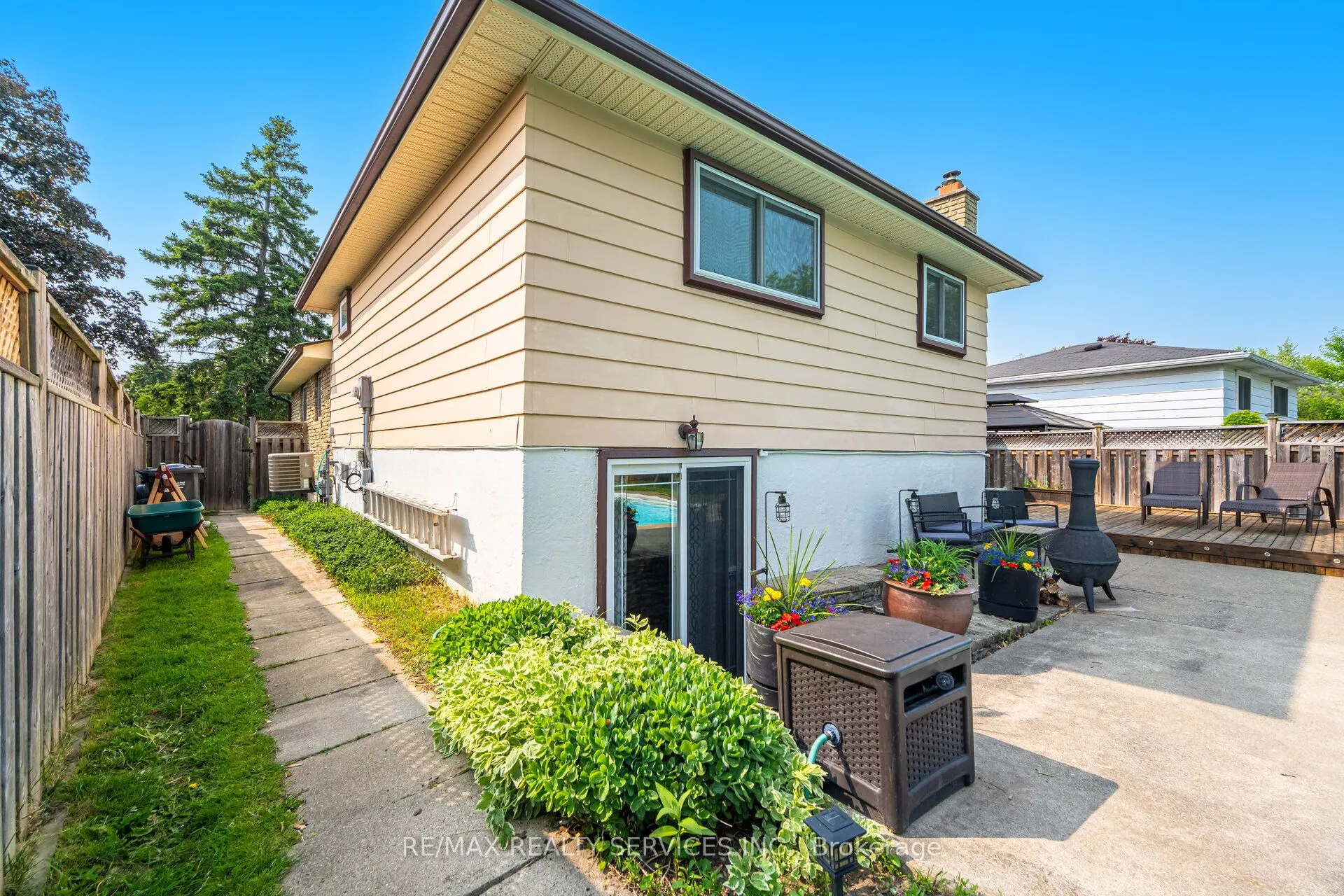10 Gatewood Drive