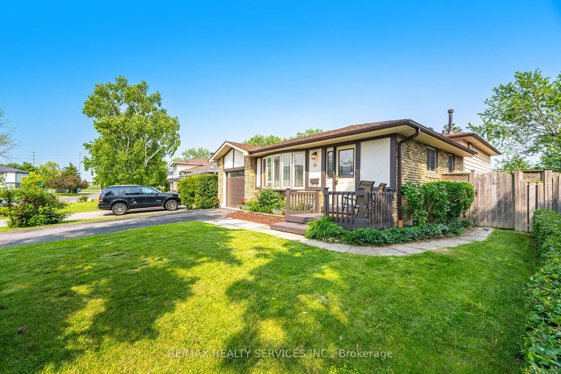 10 Gatewood Drive