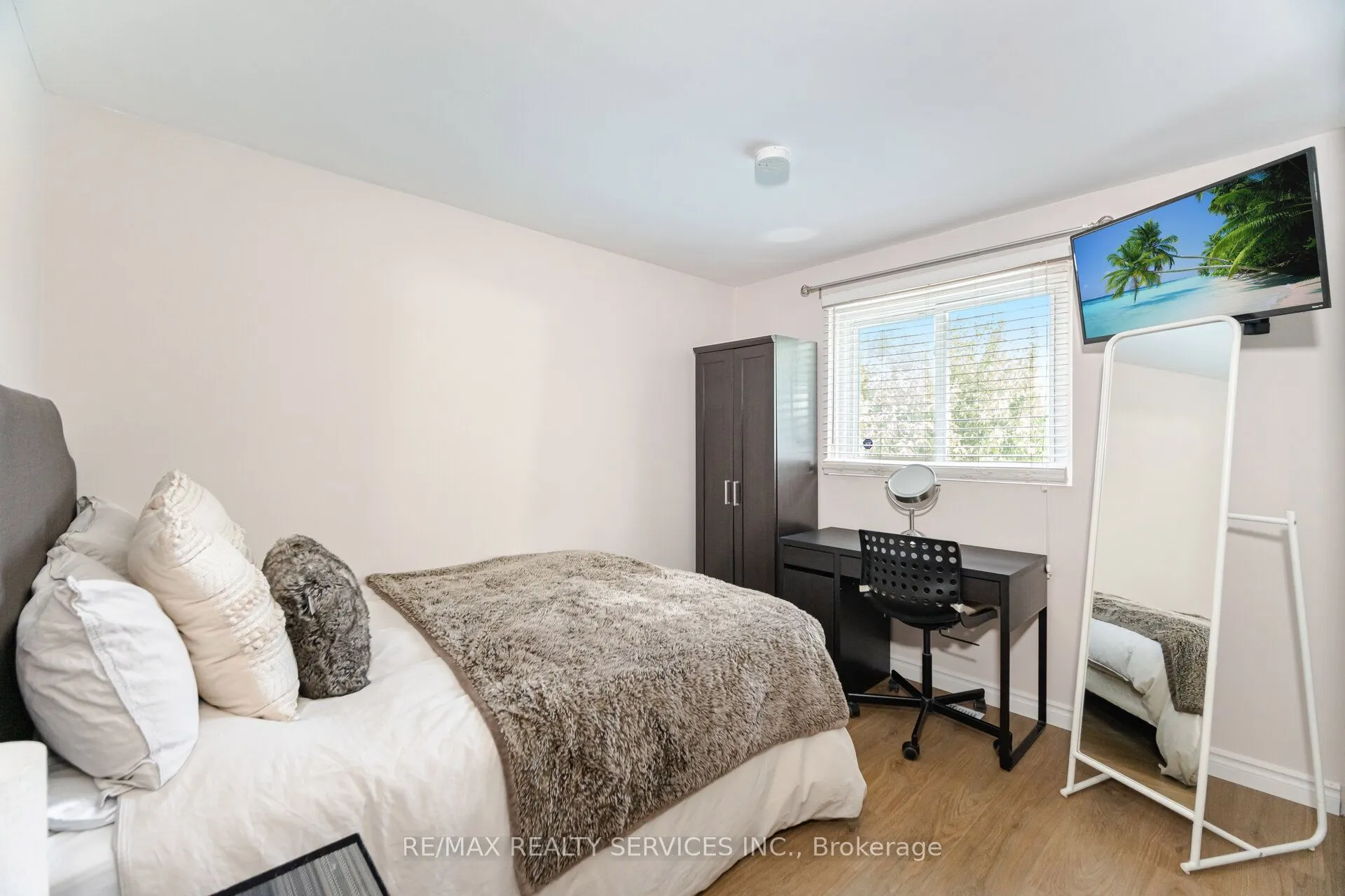 10 Gatewood Drive