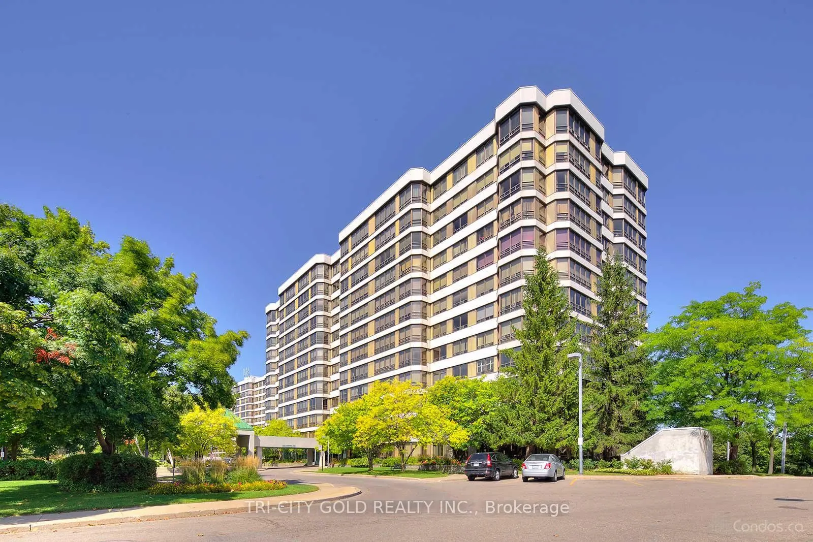 320 Mill Street S, #208