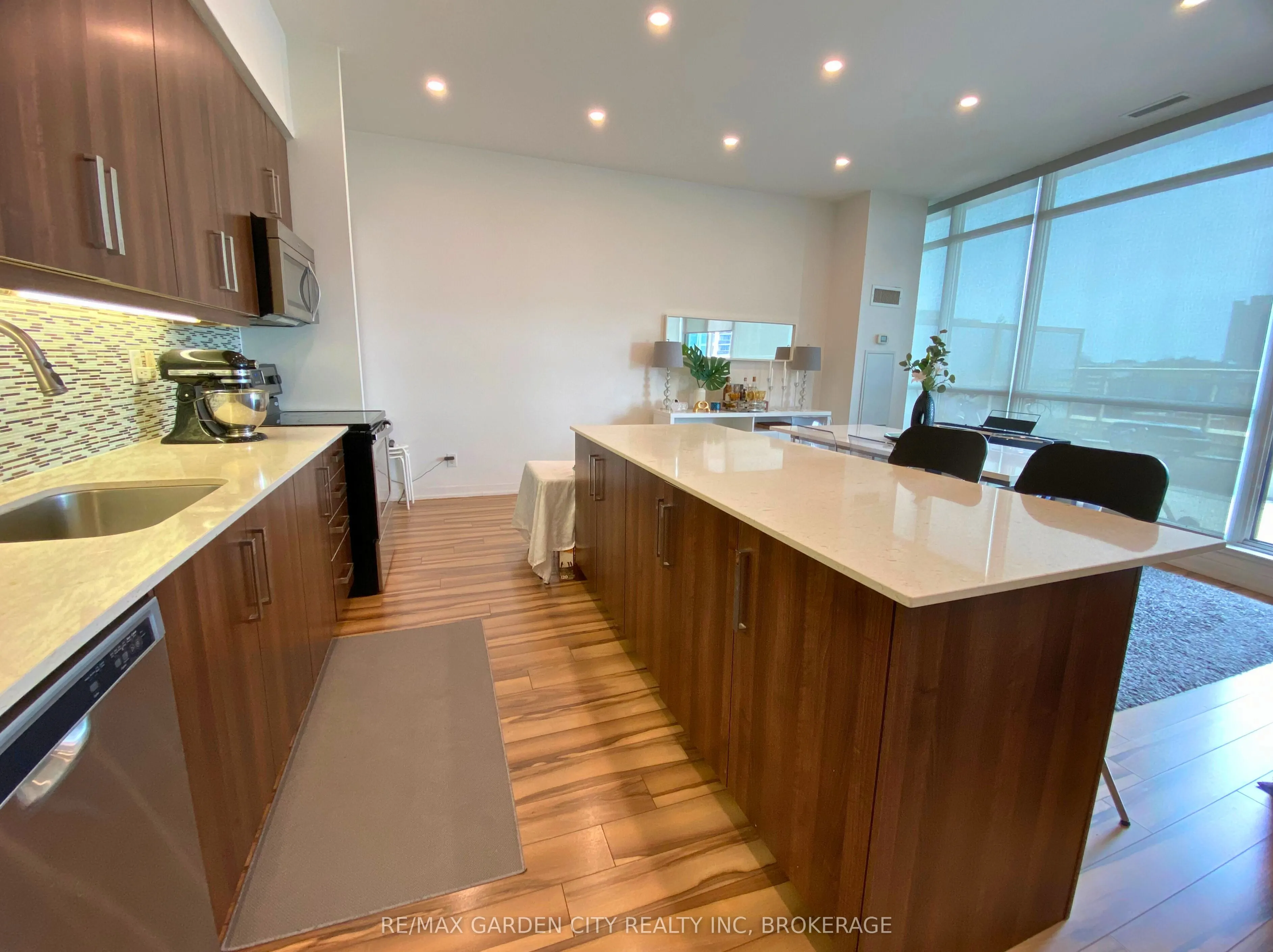5101 Dundas Street W, #1402