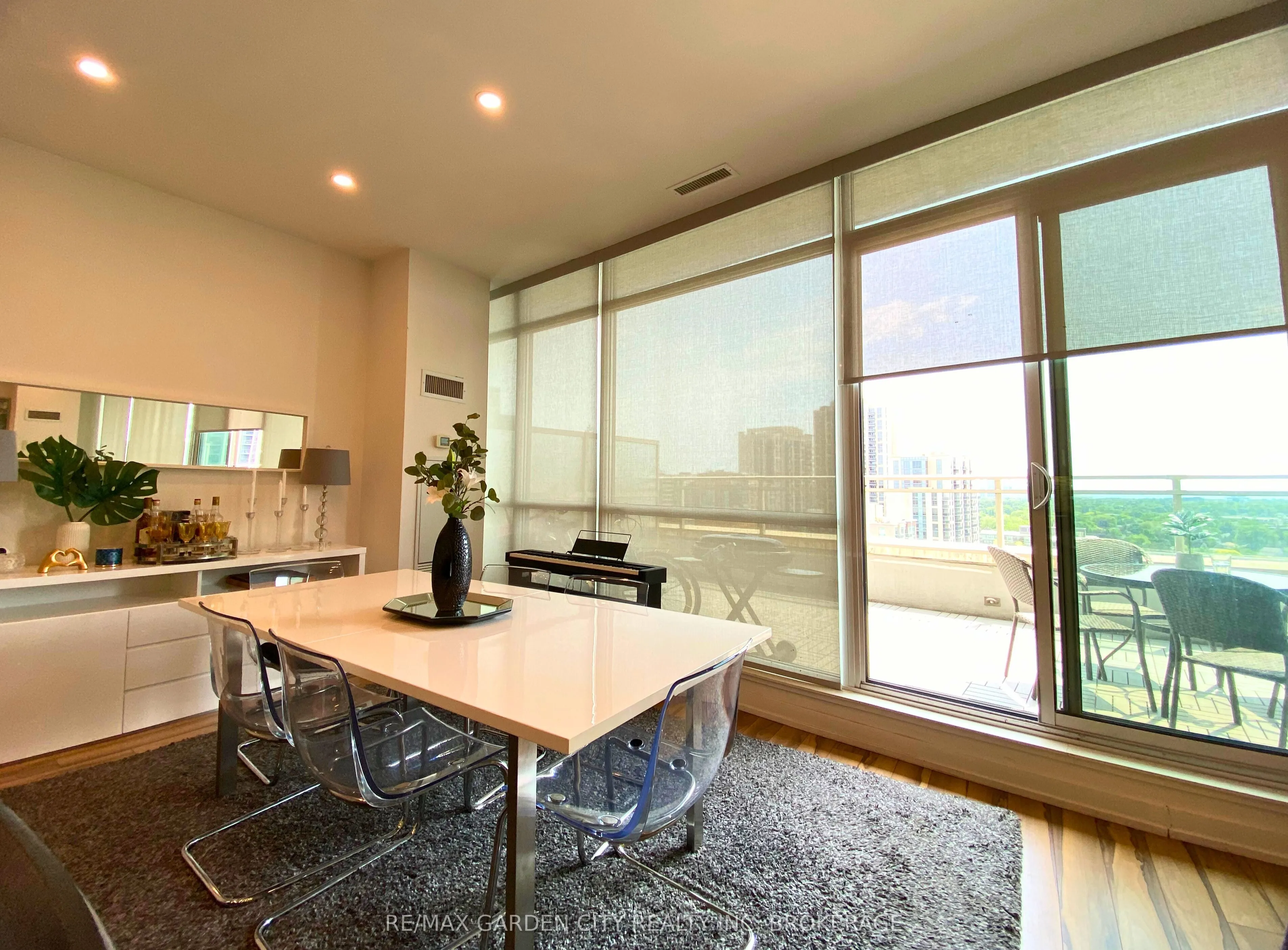 5101 Dundas Street W, #1402