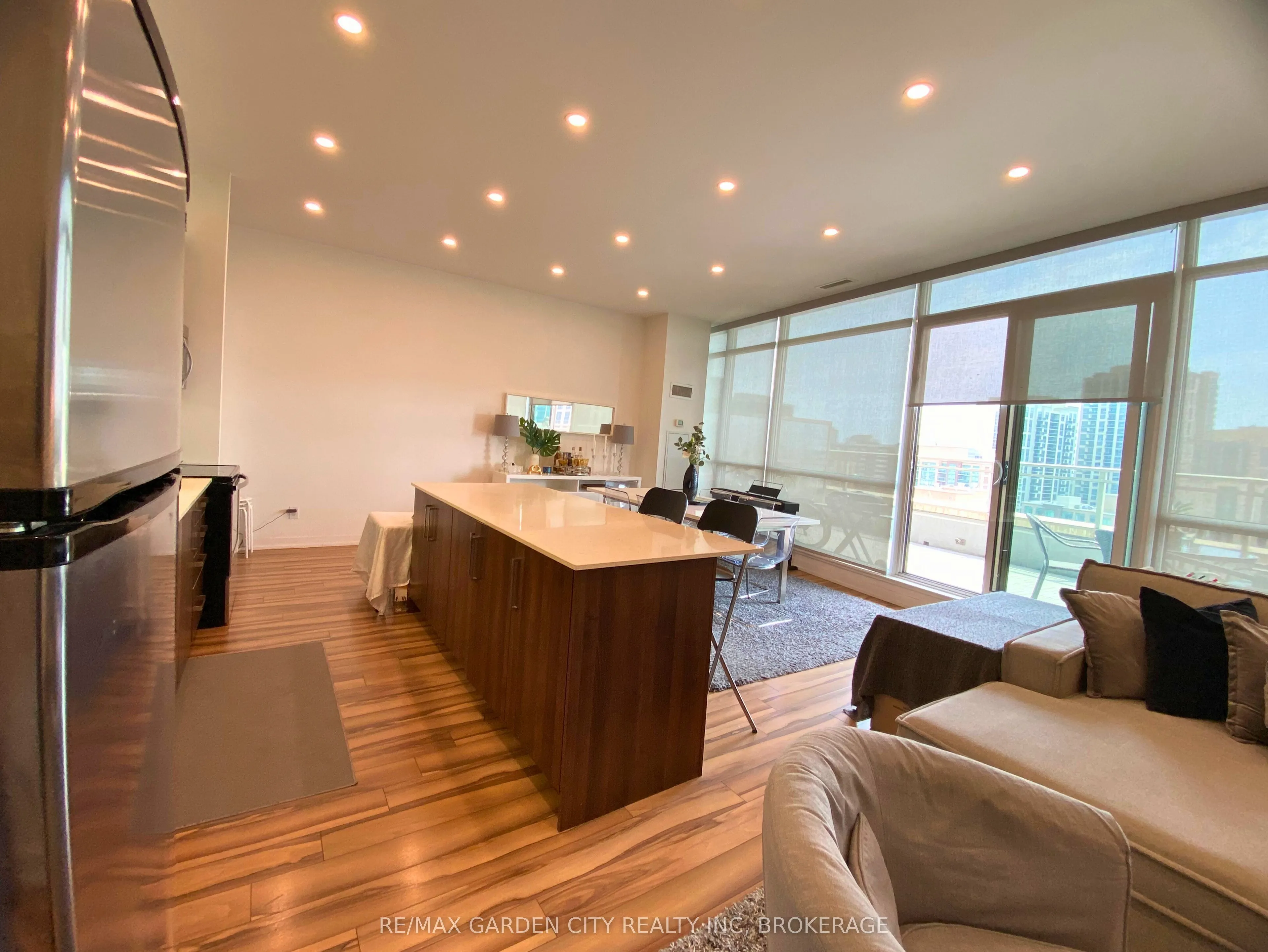 5101 Dundas Street W, #1402