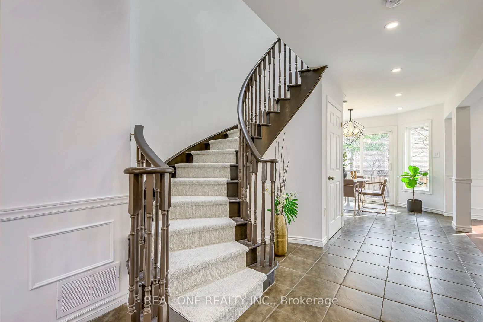2075 Banbury Crescent