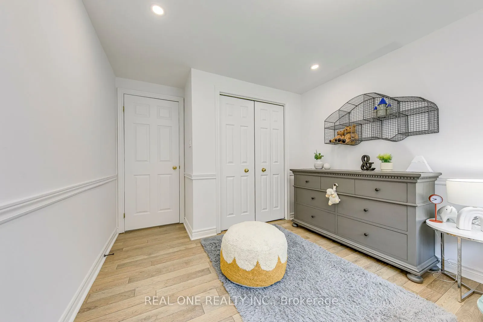 2075 Banbury Crescent