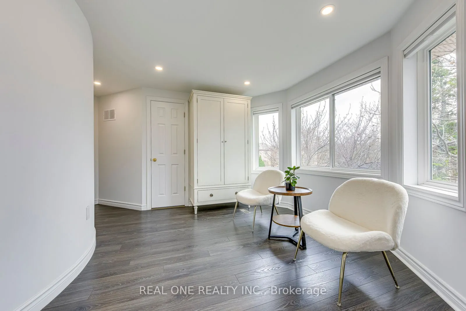 2075 Banbury Crescent