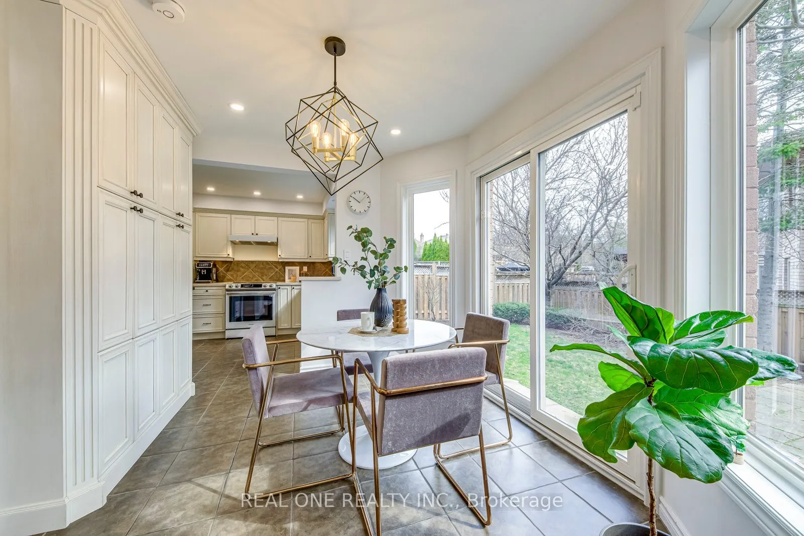 2075 Banbury Crescent