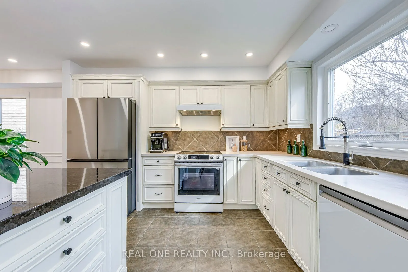 2075 Banbury Crescent